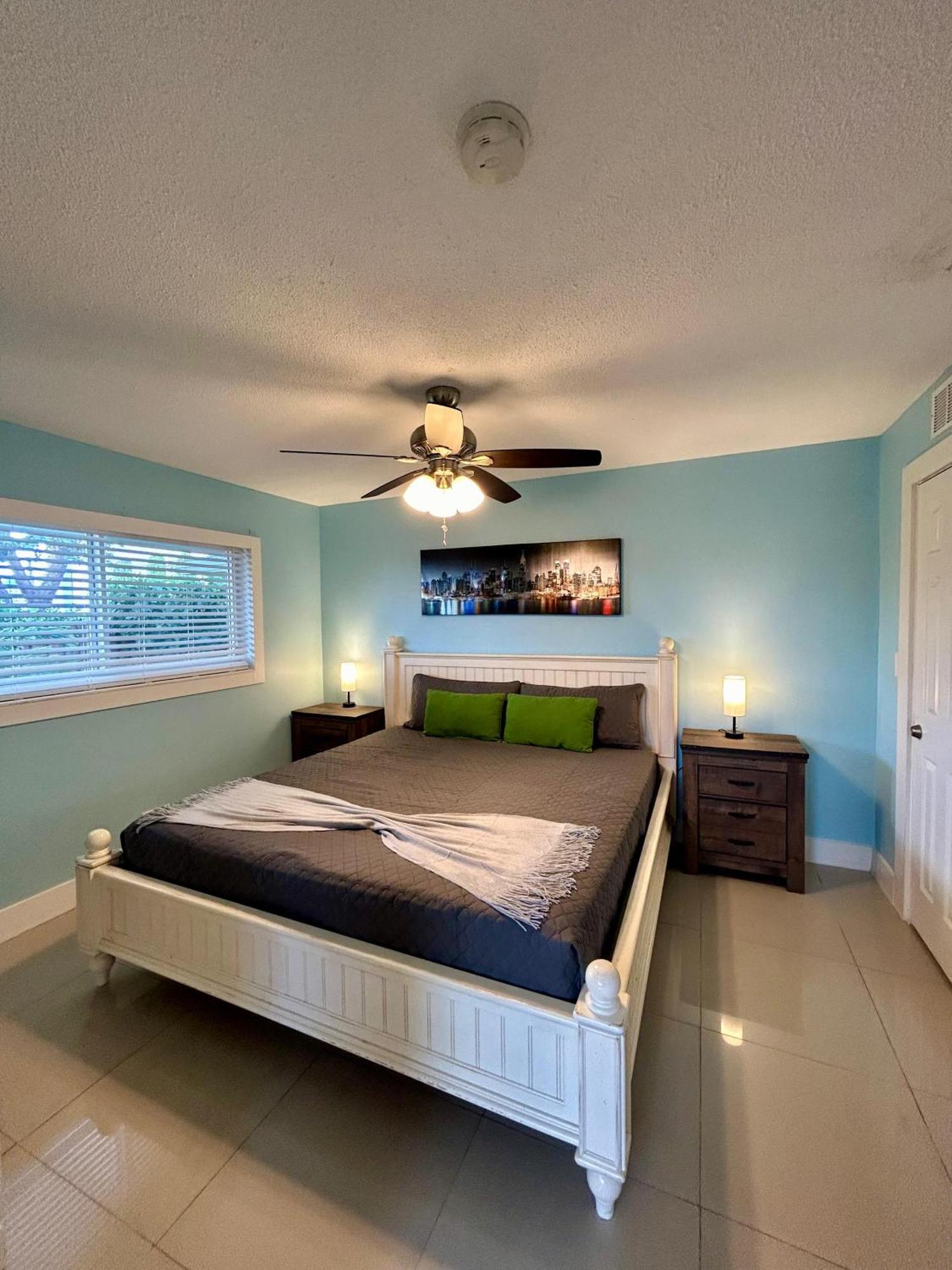2 Min Walk To With Free Parking At Lauderdale 17-1 Apartment *