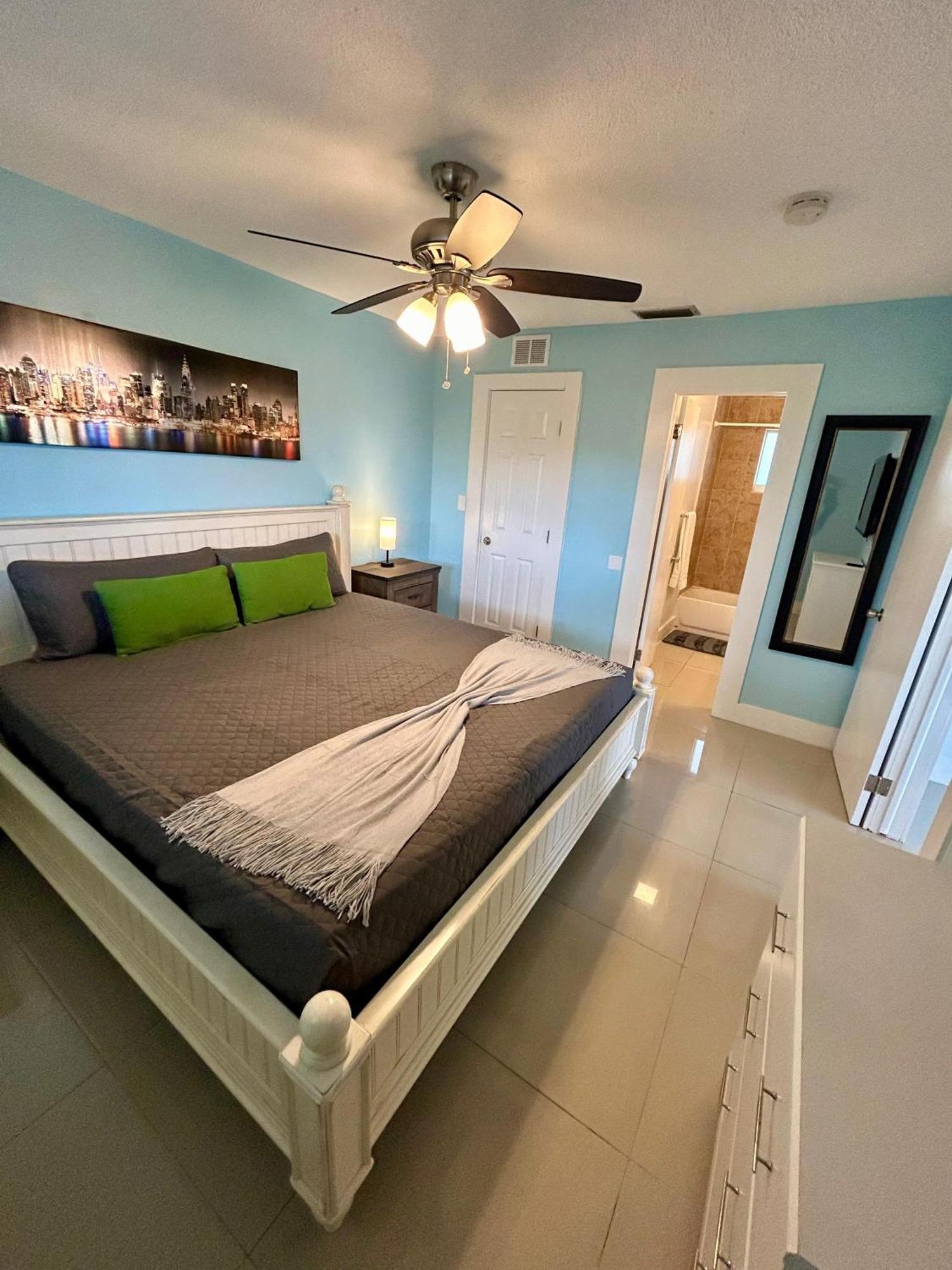 2 Min Walk To With Free Parking At Lauderdale 17-1 Fort Lauderdale