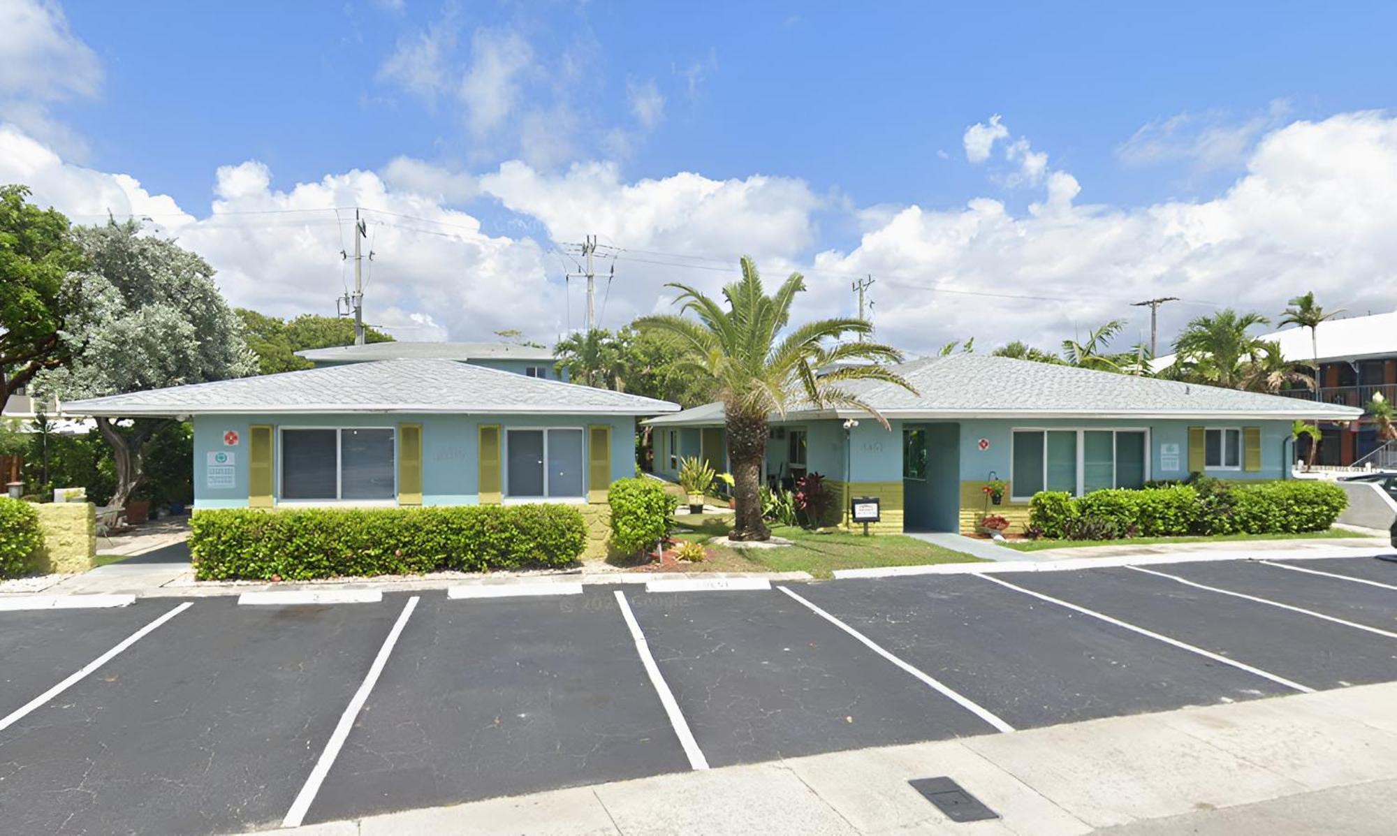 2 Min Walk To With Free Parking At Lauderdale 21-3 Apartment