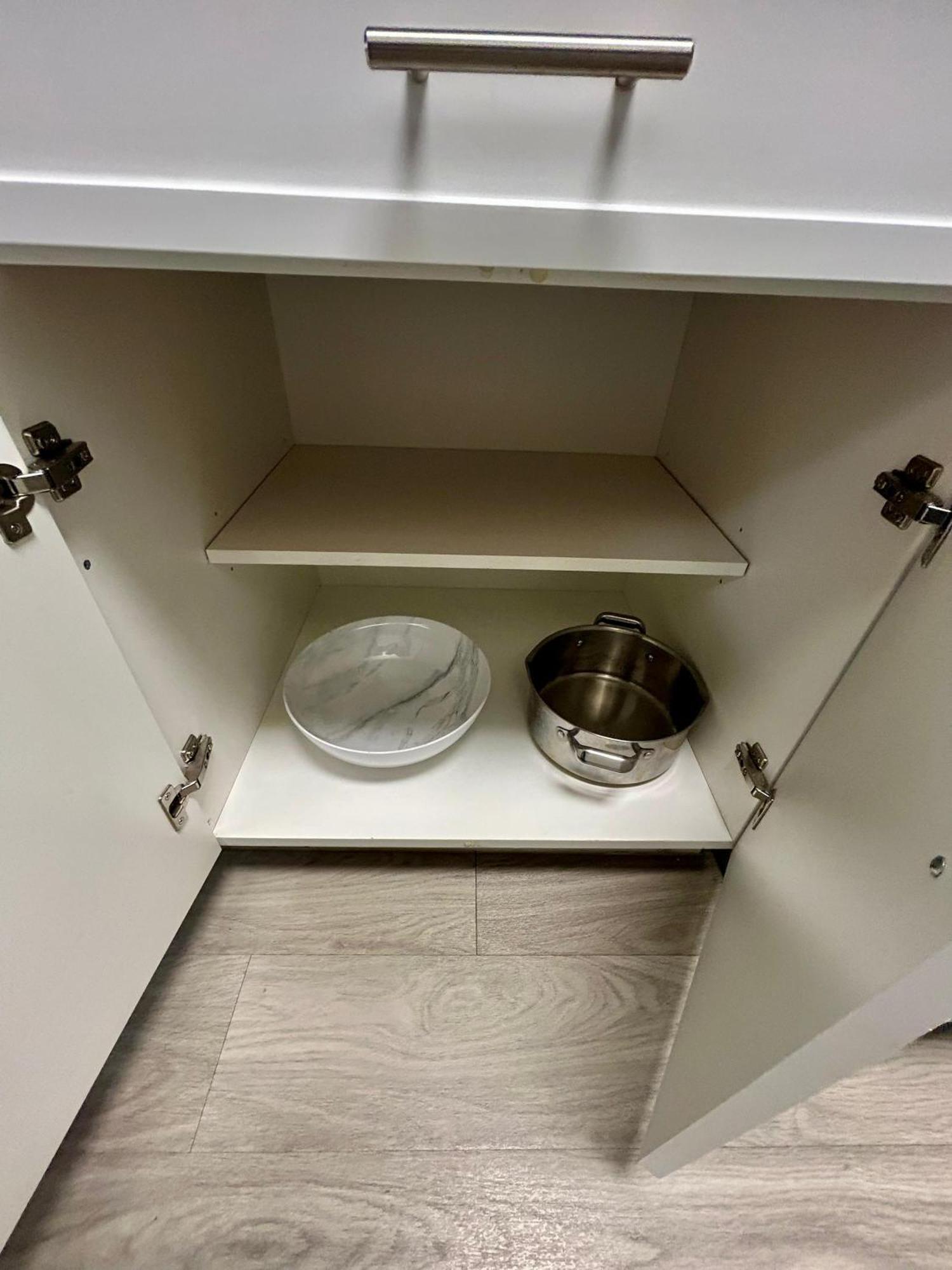 2 Min Walk To With Free Parking At Lauderdale 21-3 Apartment