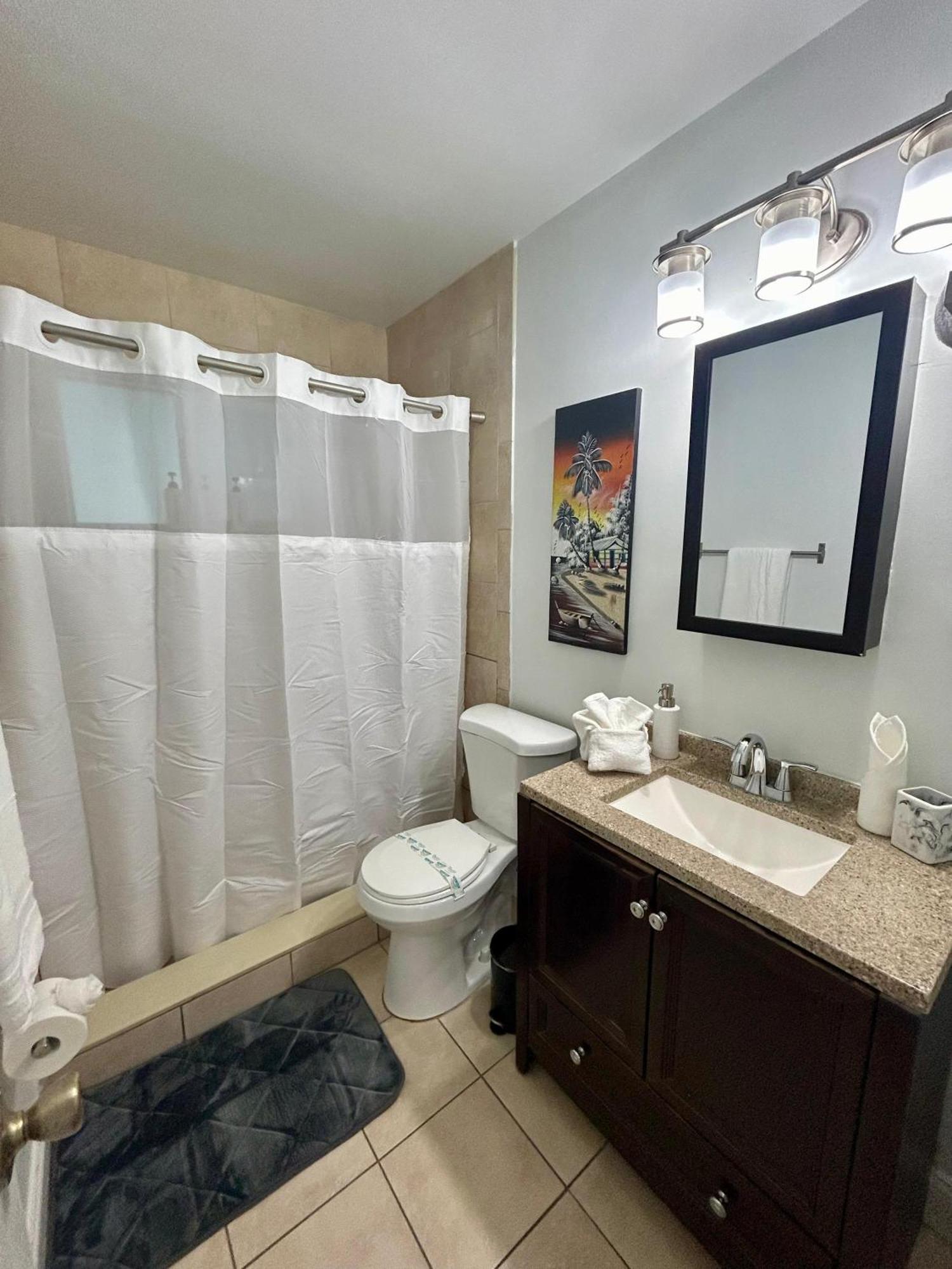 Apartment 2 Min Walk To With Free Parking At Lauderdale 21-3