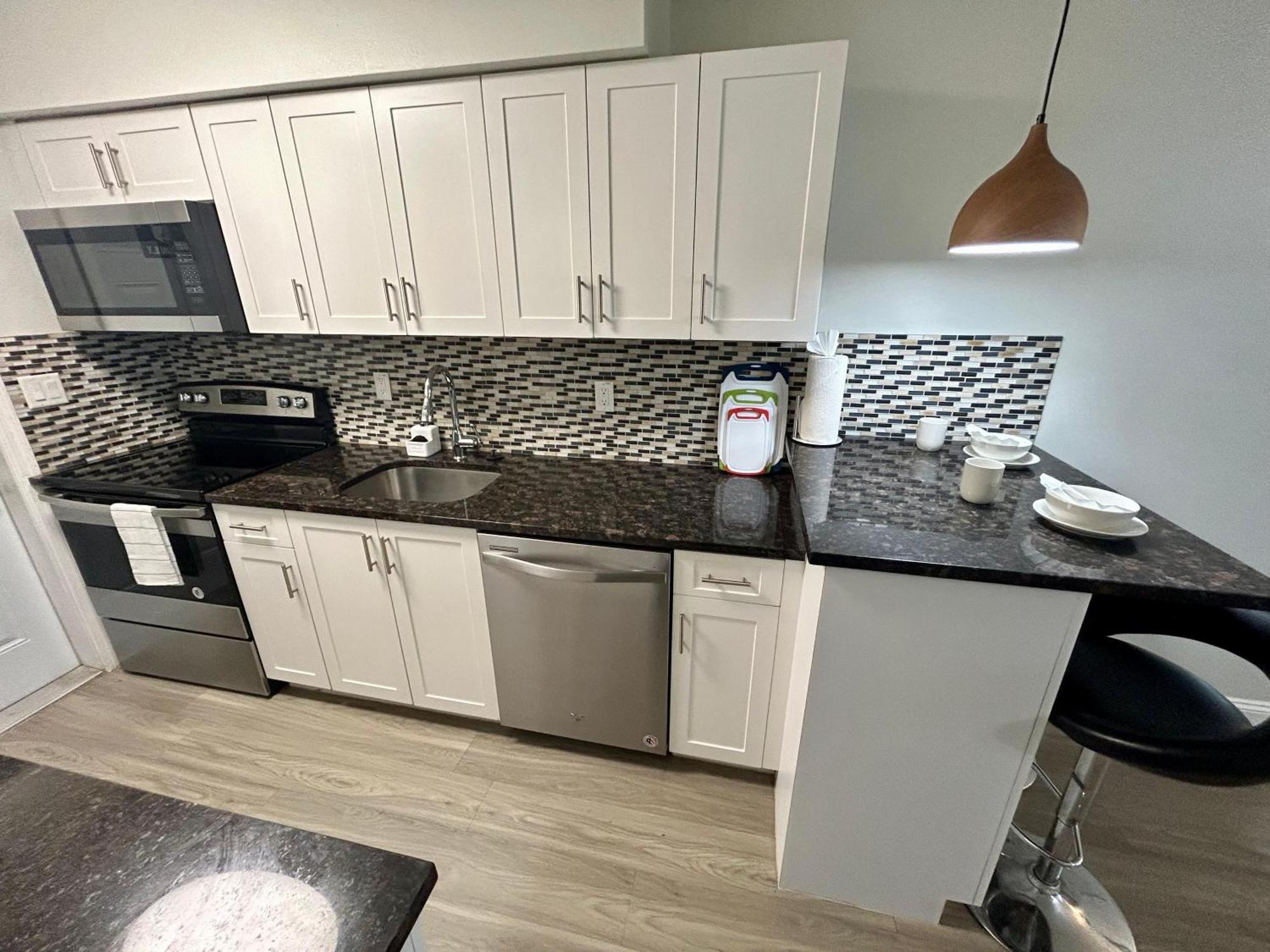 Apartment 2 Min Walk To With Free Parking At Lauderdale 21-3 *
