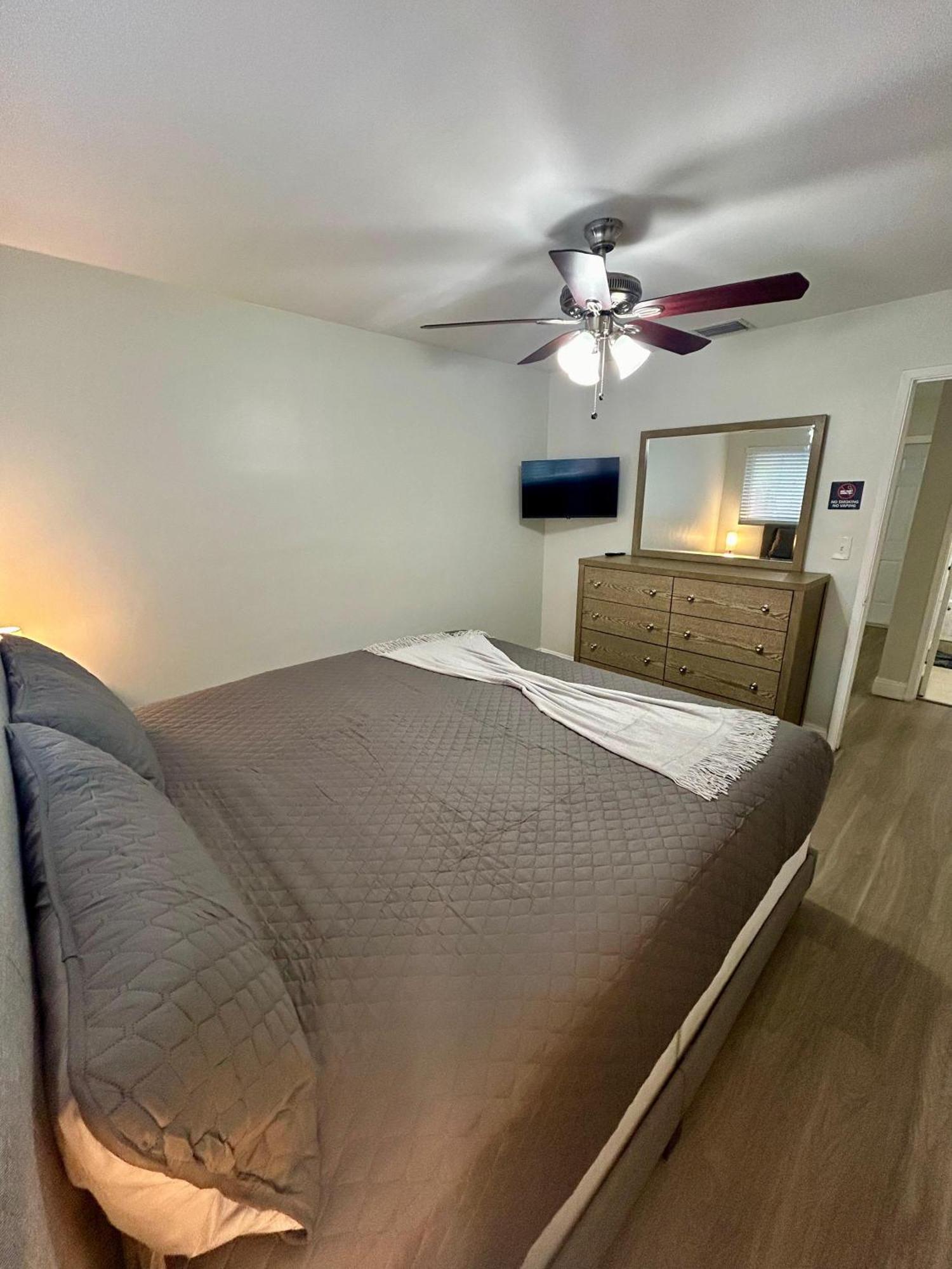 2 Min Walk To With Free Parking At Lauderdale 21-3 Fort Lauderdale