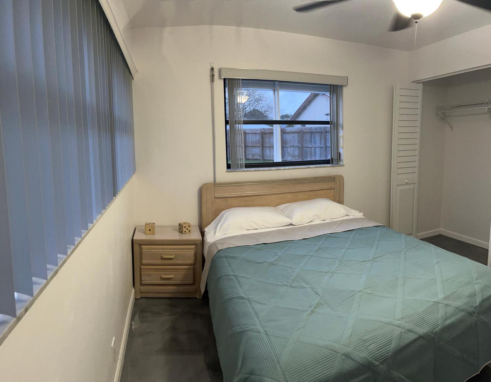 Holiday home Lakefront Retreat With Pool Mins From And Airport