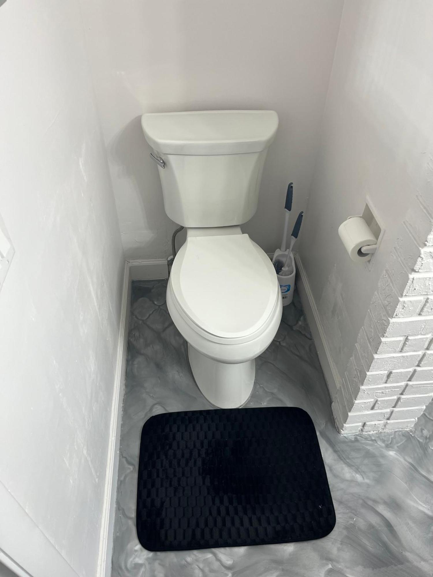 Lakefront Retreat With Pool Mins From And Airport *