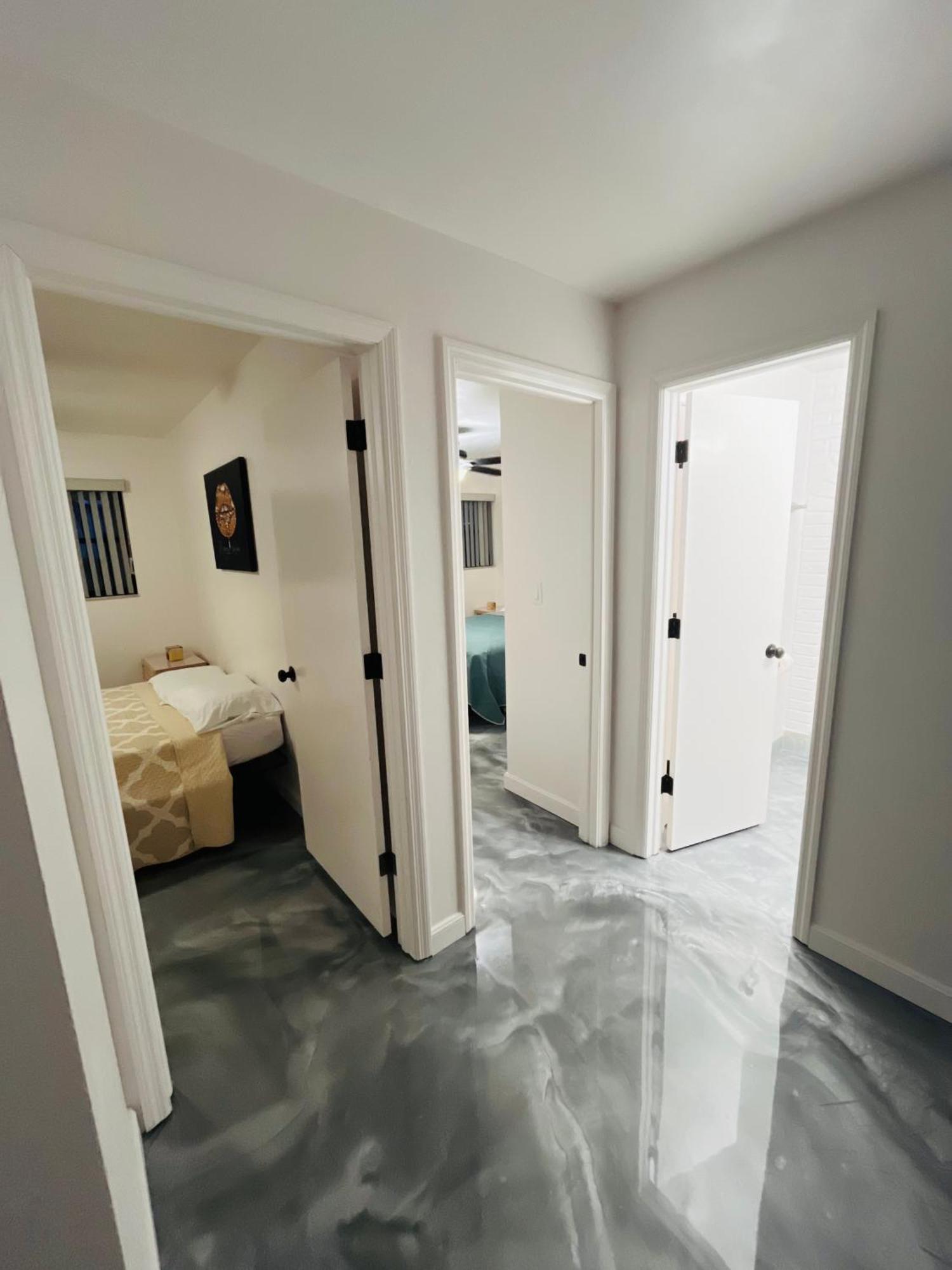 Lakefront Retreat With Pool Mins From And Airport