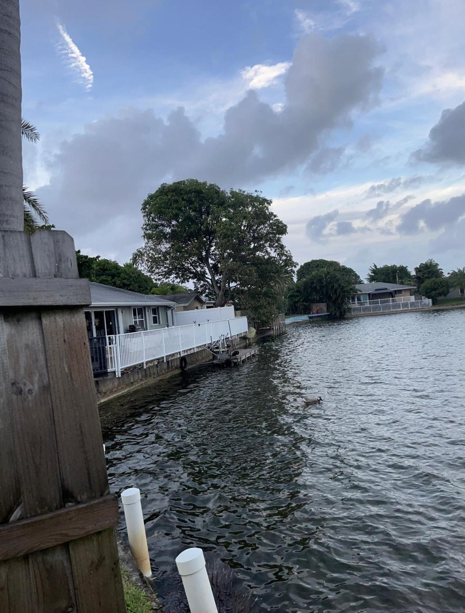Lakefront Retreat With Pool Mins From And Airport Holiday home *
