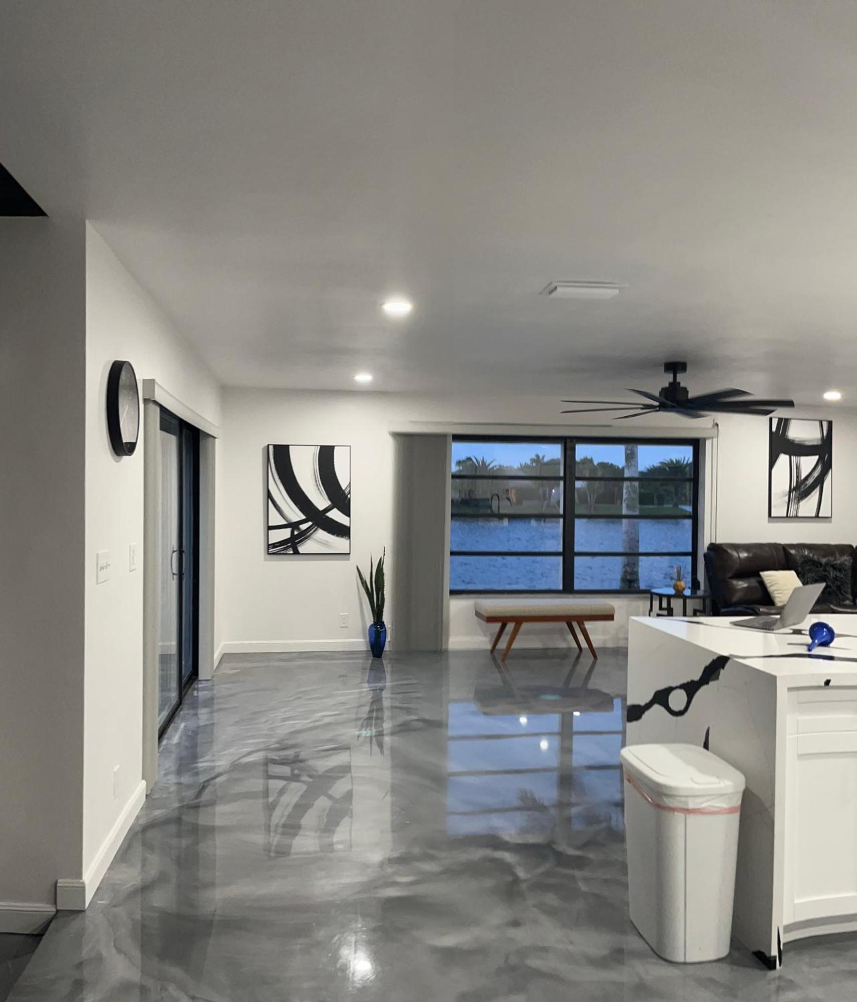 Lakefront Retreat With Pool Mins From And Airport Holiday home