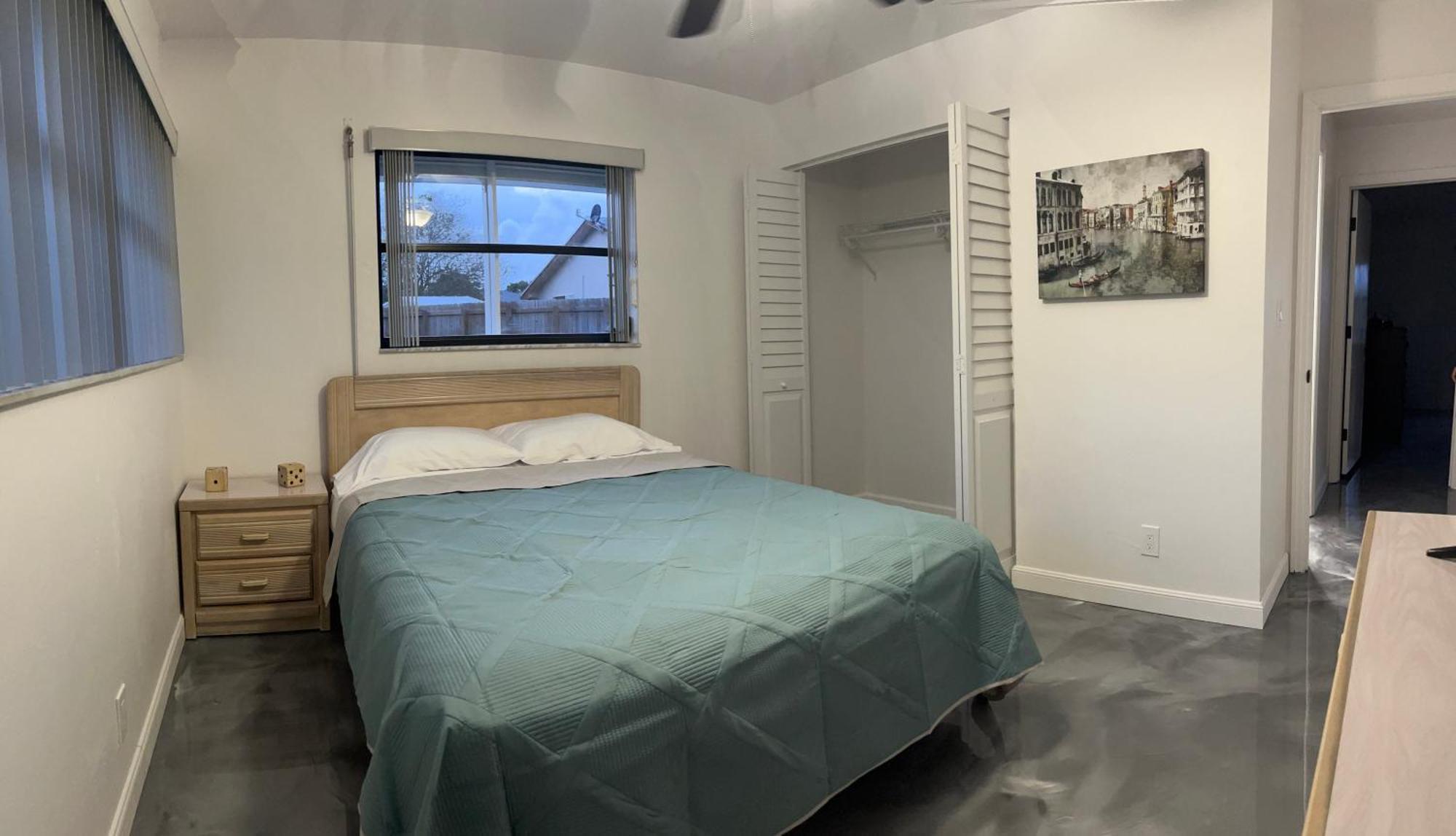 Lakefront Retreat With Pool Mins From And Airport Holiday home