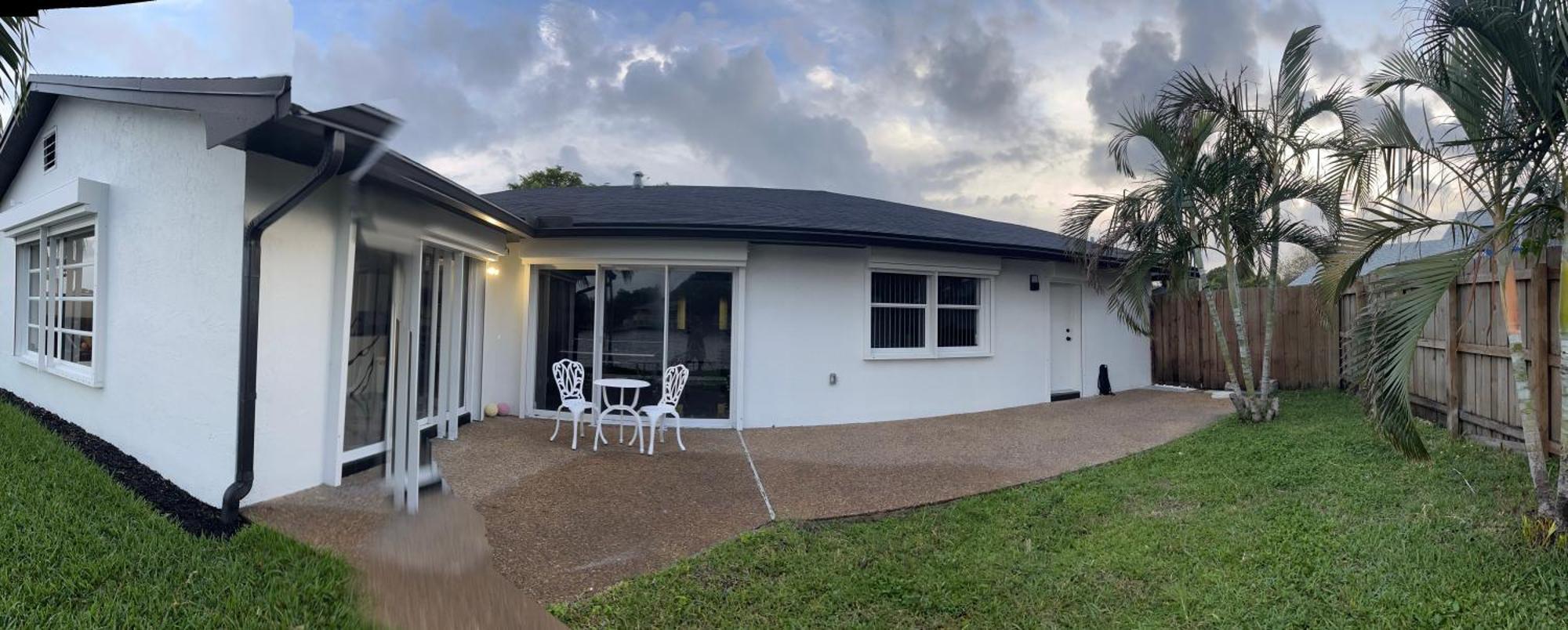 Holiday home Lakefront Retreat With Pool Mins From And Airport