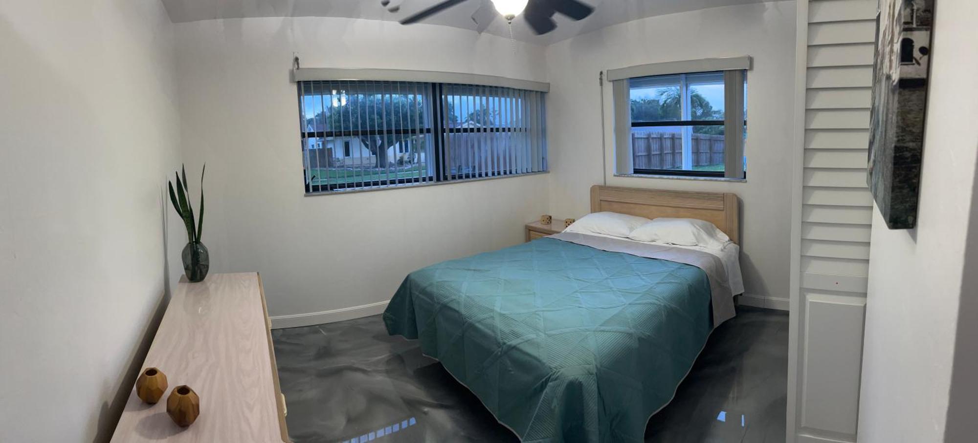 Lakefront Retreat With Pool Mins From And Airport *
