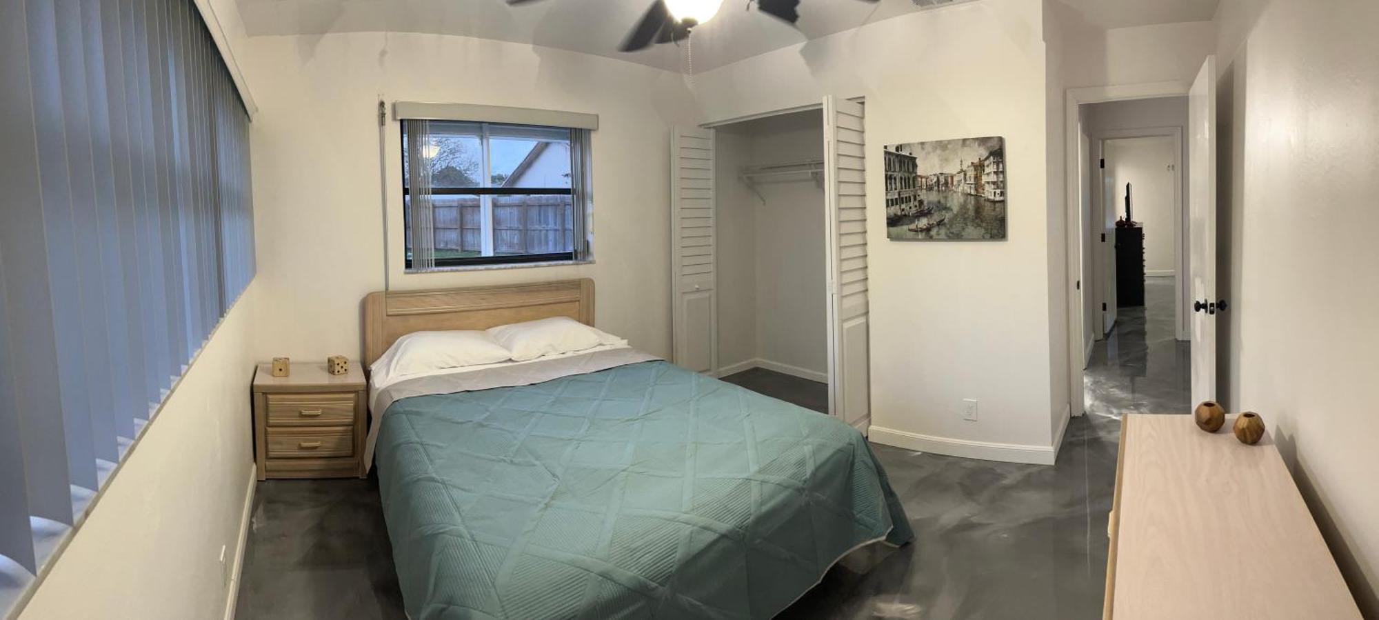 Lakefront Retreat With Pool Mins From And Airport Holiday home