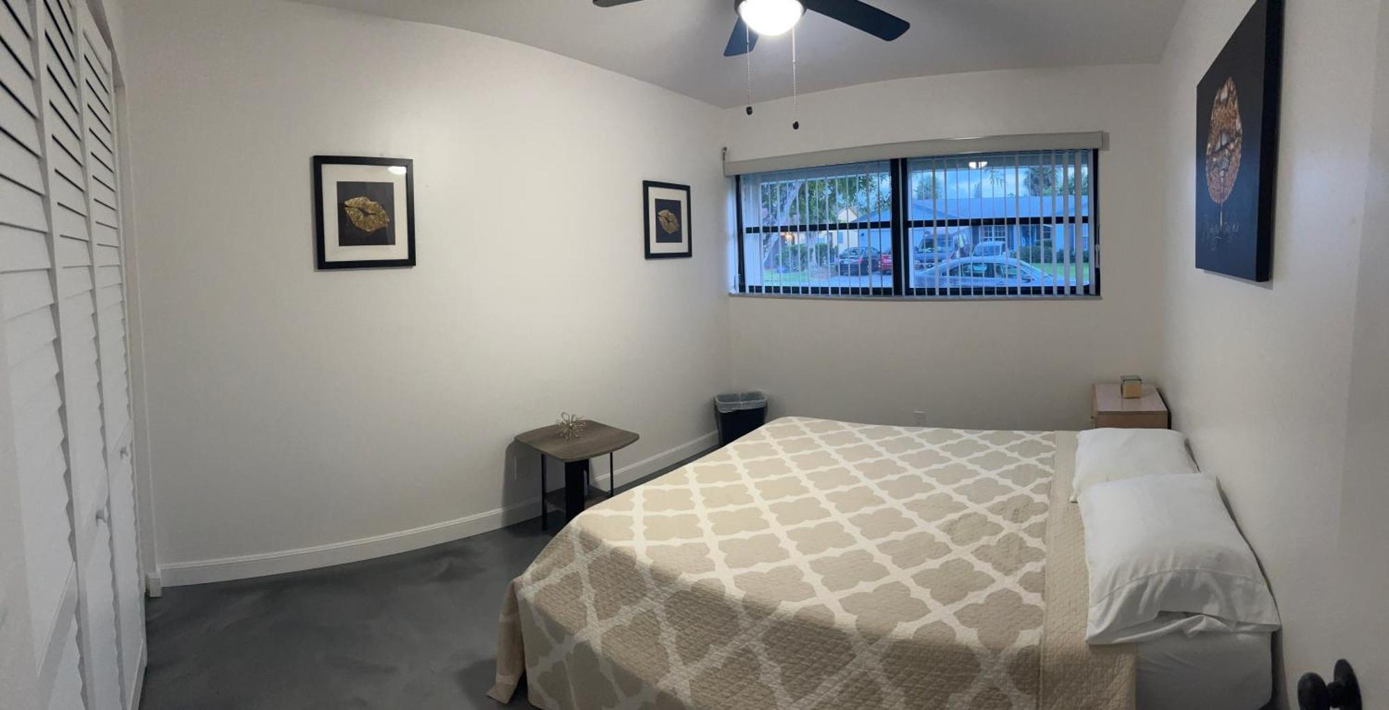 Lakefront Retreat With Pool Mins From And Airport *