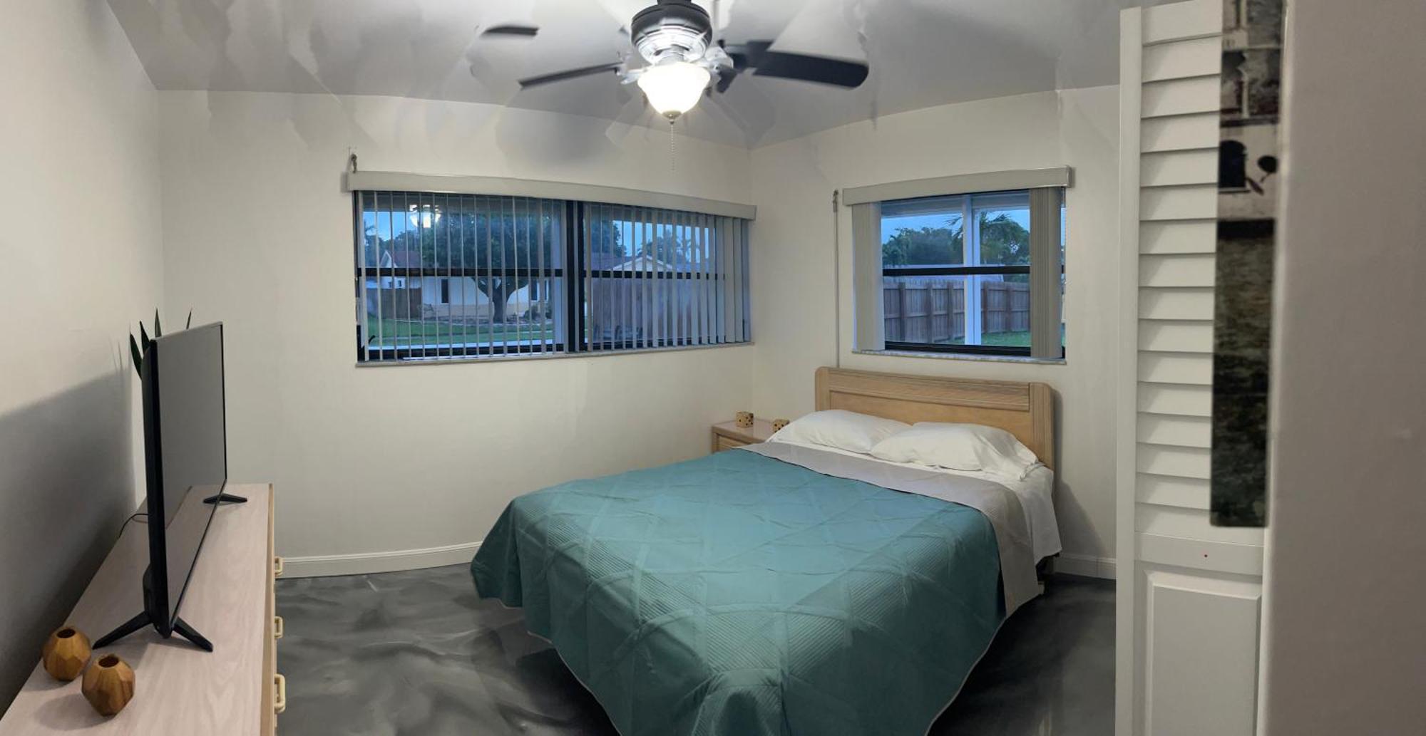 Lakefront Retreat With Pool Mins From And Airport