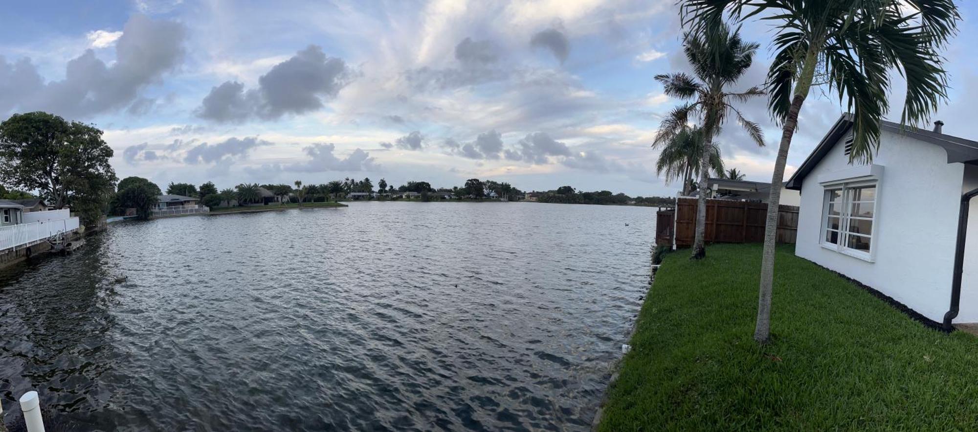 Lakefront Retreat With Pool Mins From And Airport Holiday home *