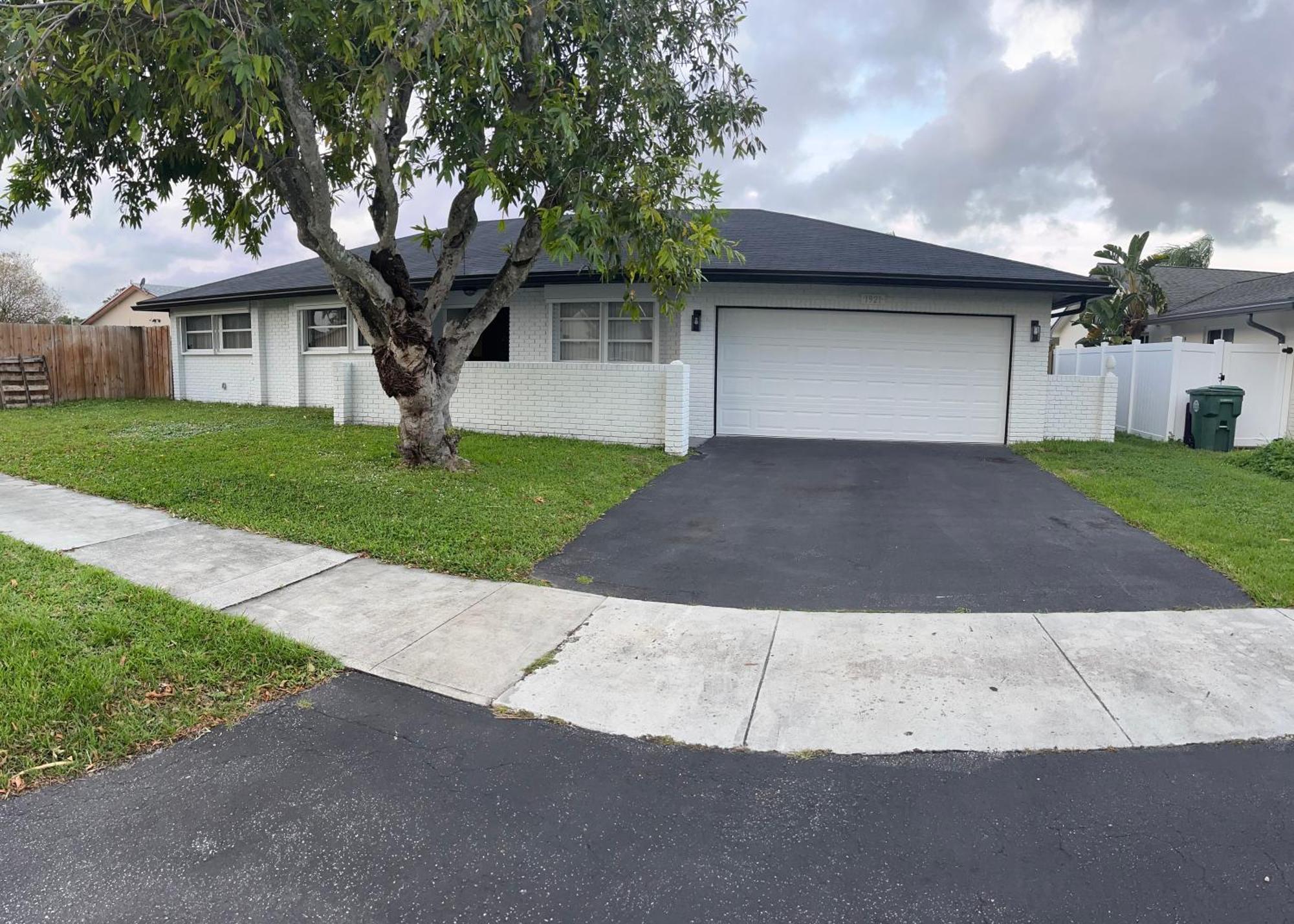 Lakefront Retreat With Pool Mins From And Airport Holiday home Fort Lauderdale