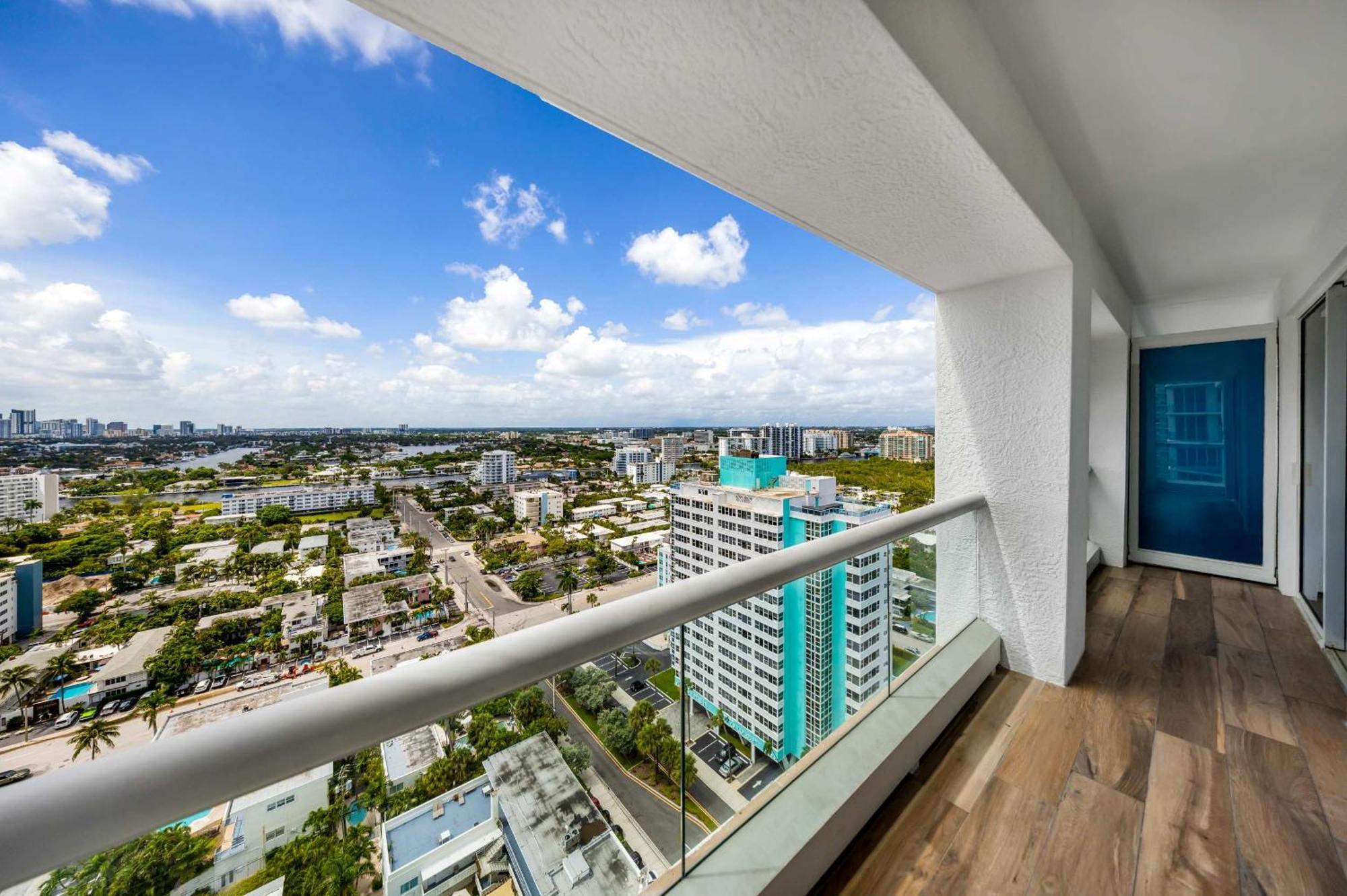 Beachfront With Spacious Balcony Apartment *