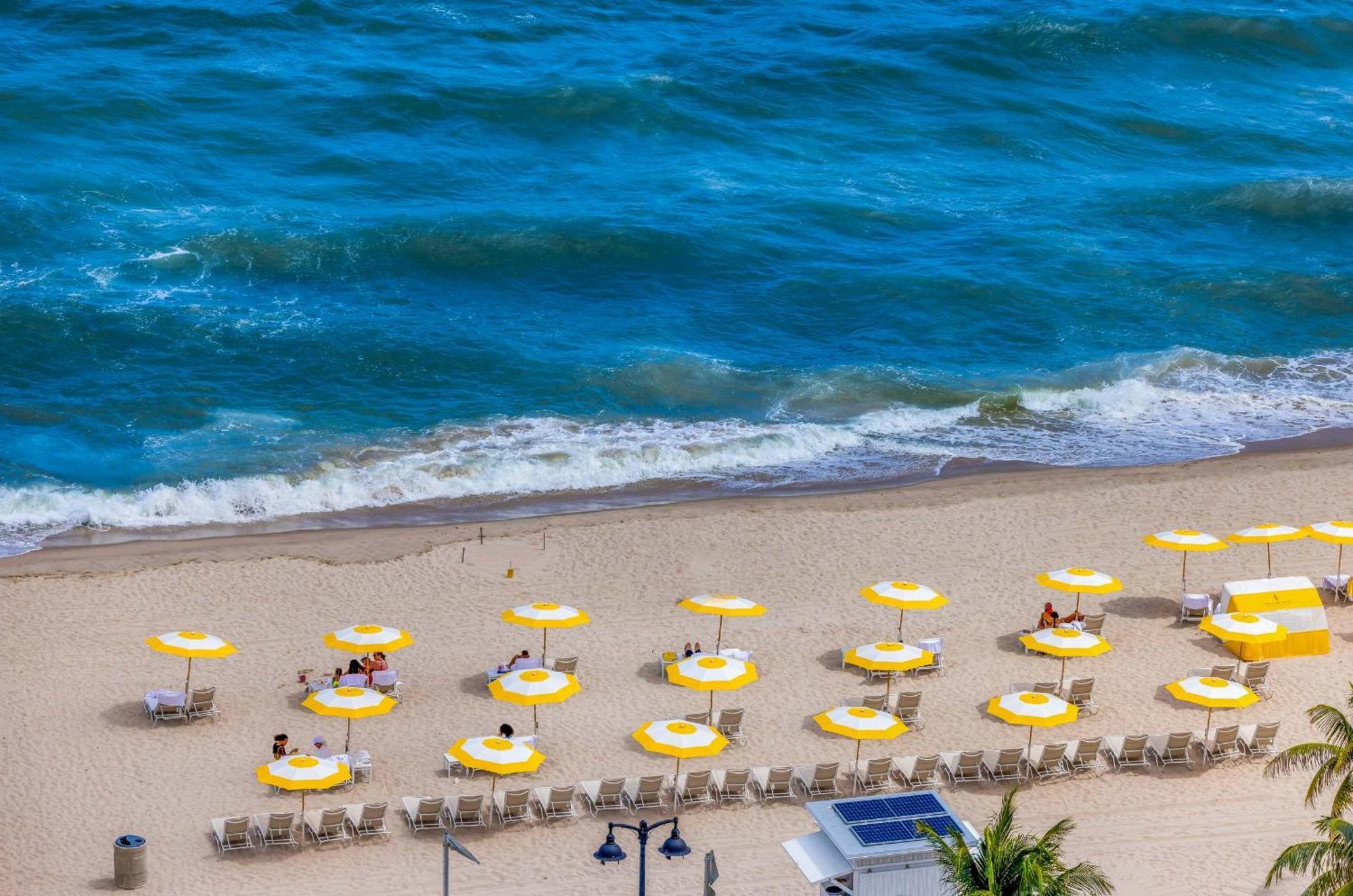 Beachfront With Spacious Balcony Apartment *