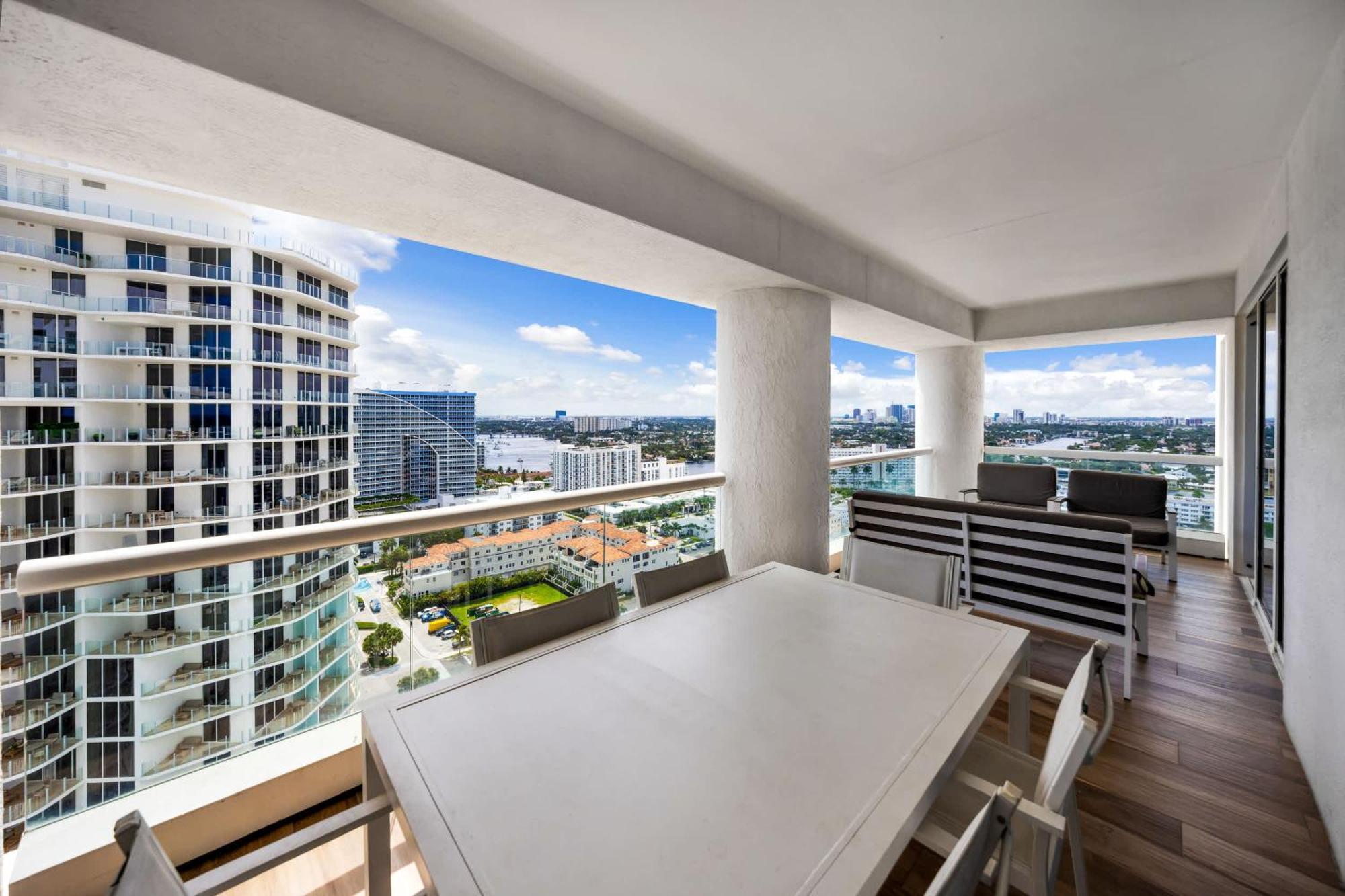 Apartment Beachfront With Spacious Balcony *