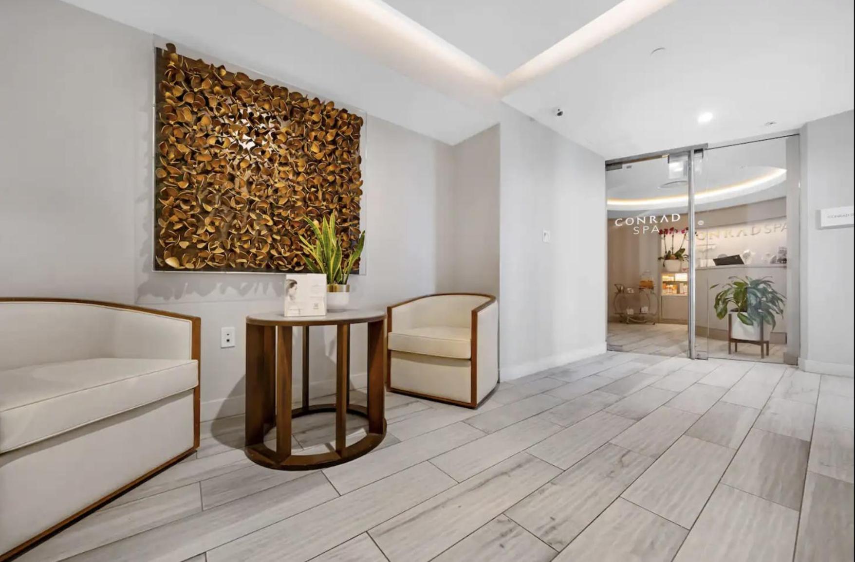 Apartment Beachfront With Spacious Balcony *