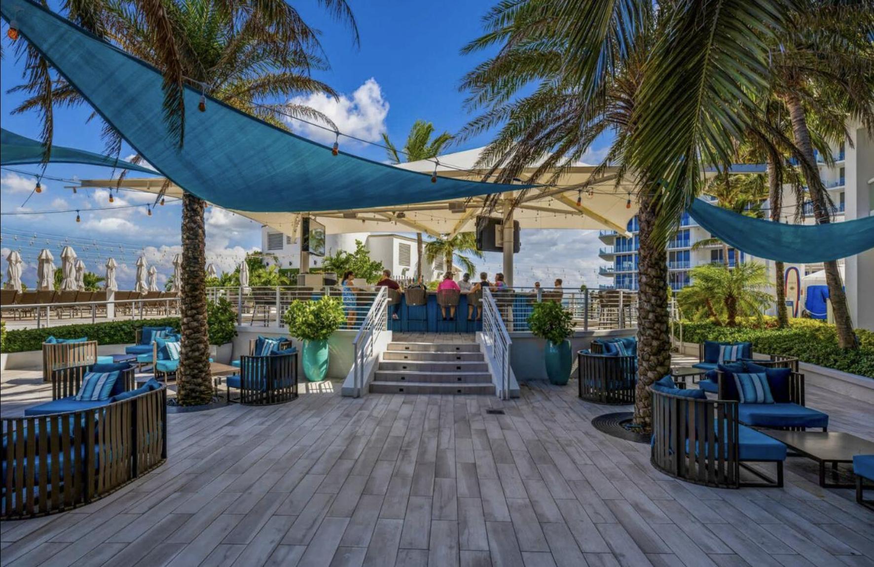 Apartment Beachfront With Spacious Balcony *