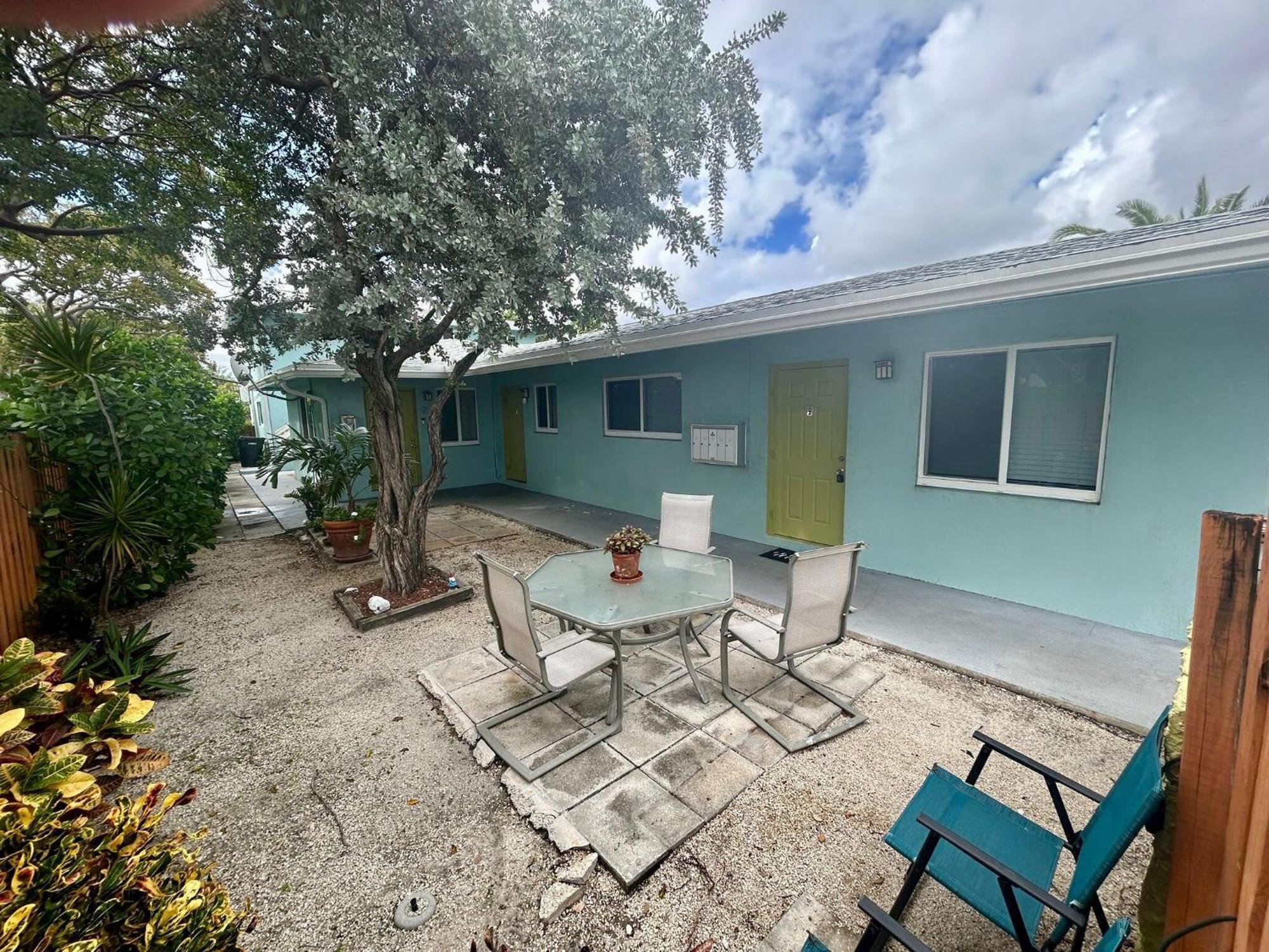 2 Min Walk To With Free Parking At Lauderdale 21-3 Apartment Fort Lauderdale
