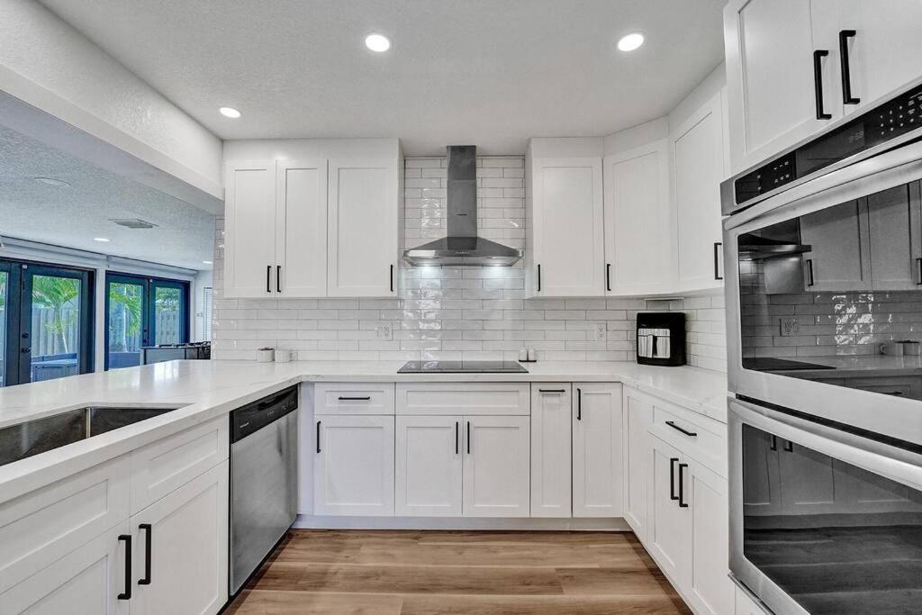 Modern 4br-2ba Family Pool House 5 Mins Lauderdale-by-the-sea & Pompano Beaches *