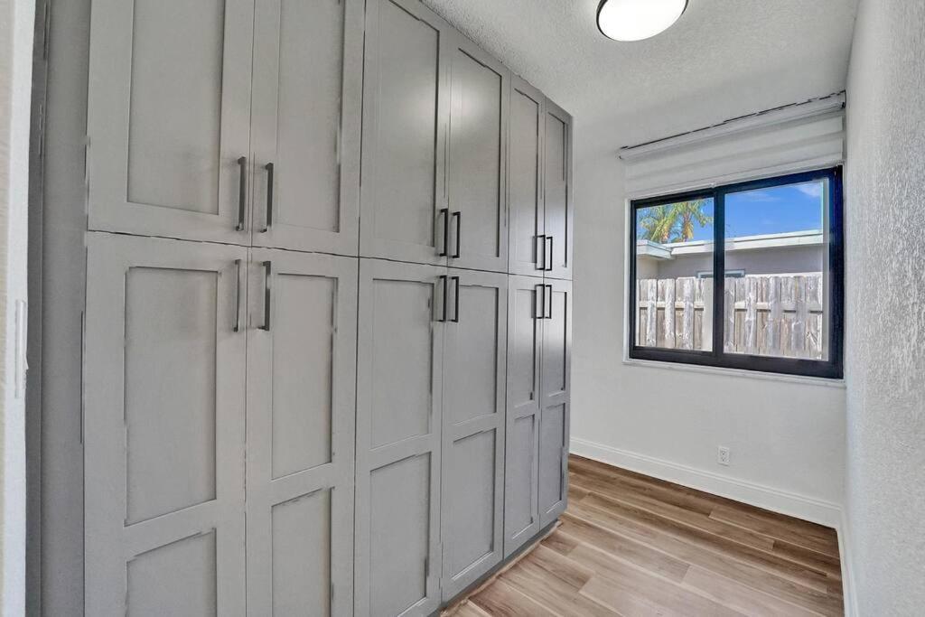 Modern 4br-2ba Family Pool House 5 Mins Lauderdale-by-the-sea & Pompano Beaches * Fort Lauderdale