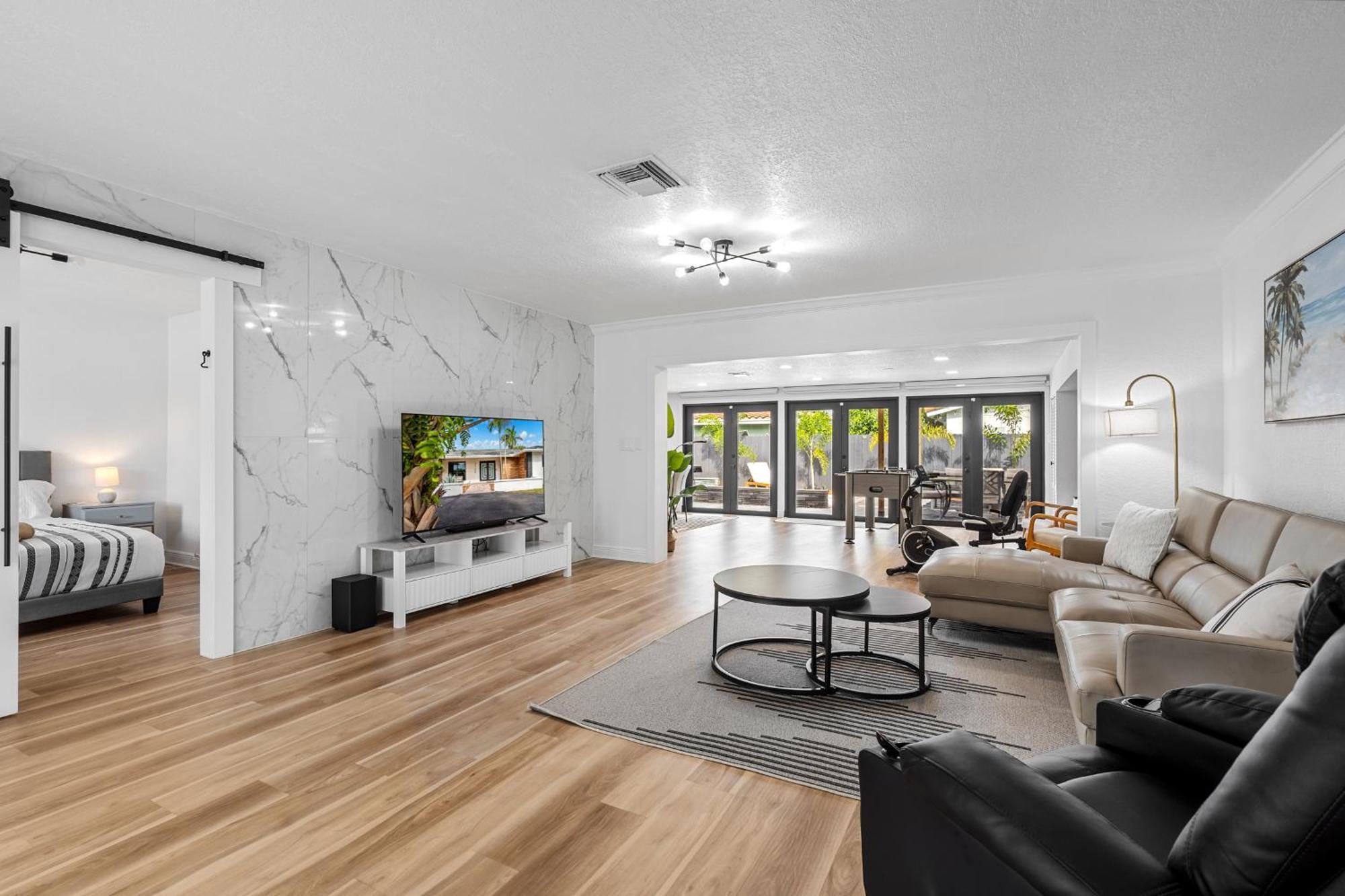 Modern 4br-2ba Family Pool House 5 Mins Lauderdale-by-the-sea & Pompano Beaches * Fort Lauderdale