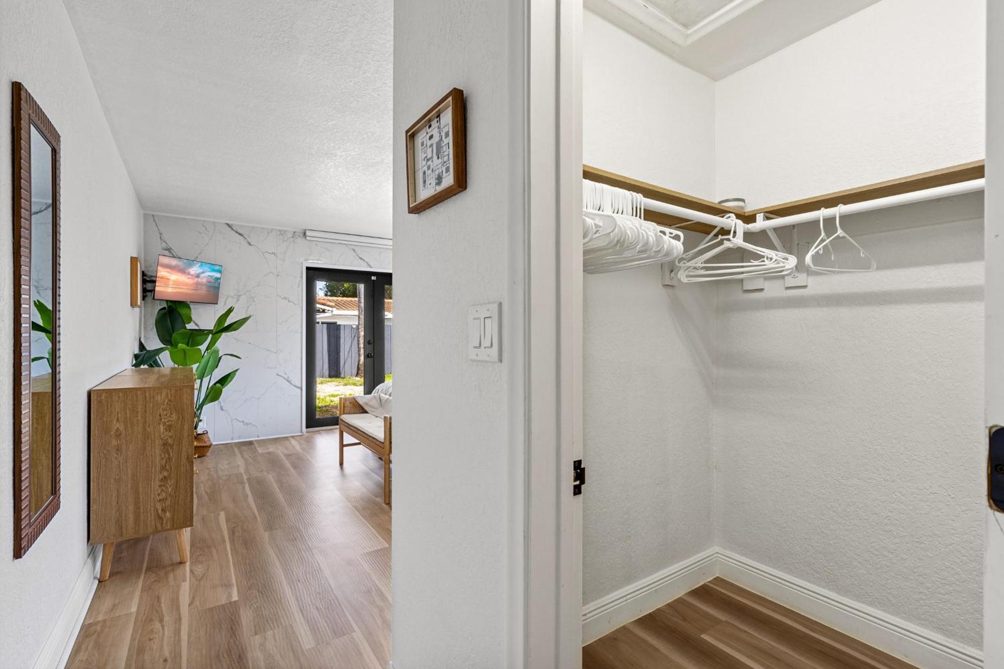Modern 4br-2ba Family Pool House 5 Mins Lauderdale-by-the-sea & Pompano Beaches Apartment Fort Lauderdale