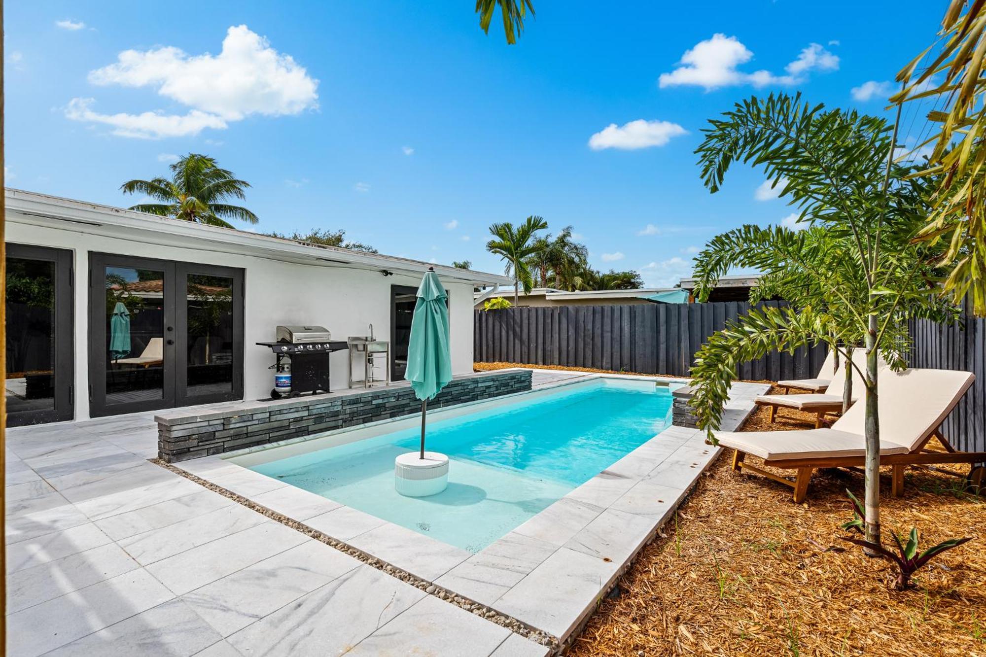 Modern 4br-2ba Family Pool House 5 Mins Lauderdale-by-the-sea & Pompano Beaches Apartment *