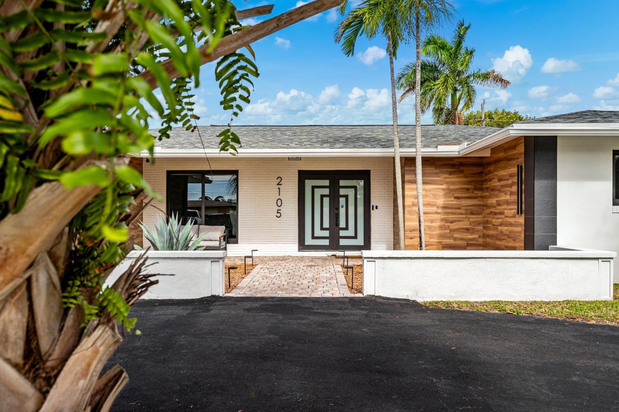 Modern 4br-2ba Family Pool House 5 Mins Lauderdale-by-the-sea & Pompano Beaches *
