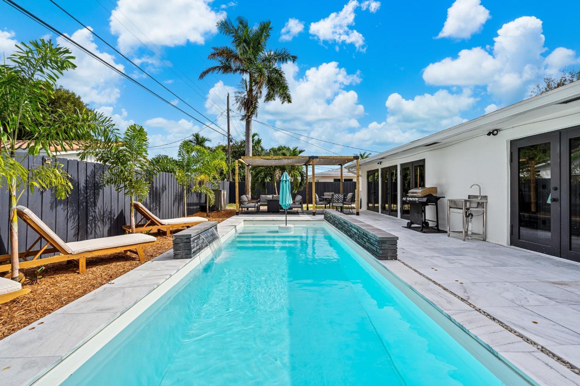 Modern 4br-2ba Family Pool House 5 Mins Lauderdale-by-the-sea & Pompano Beaches * Fort Lauderdale