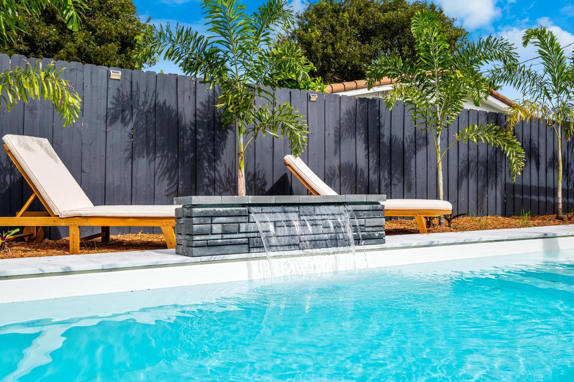 Modern 4br-2ba Family Pool House 5 Mins Lauderdale-by-the-sea & Pompano Beaches Apartment