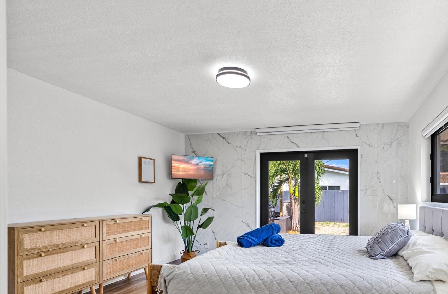Modern 4br-2ba Family Pool House 5 Mins Lauderdale-by-the-sea & Pompano Beaches Apartment Fort Lauderdale