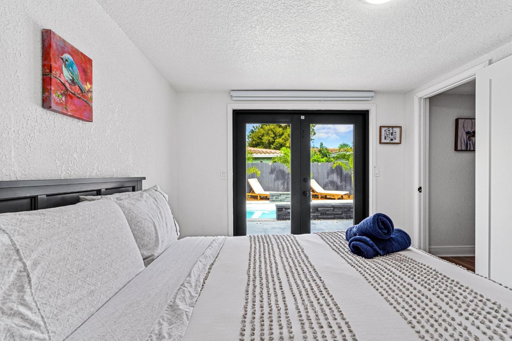 Modern 4br-2ba Family Pool House 5 Mins Lauderdale-by-the-sea & Pompano Beaches