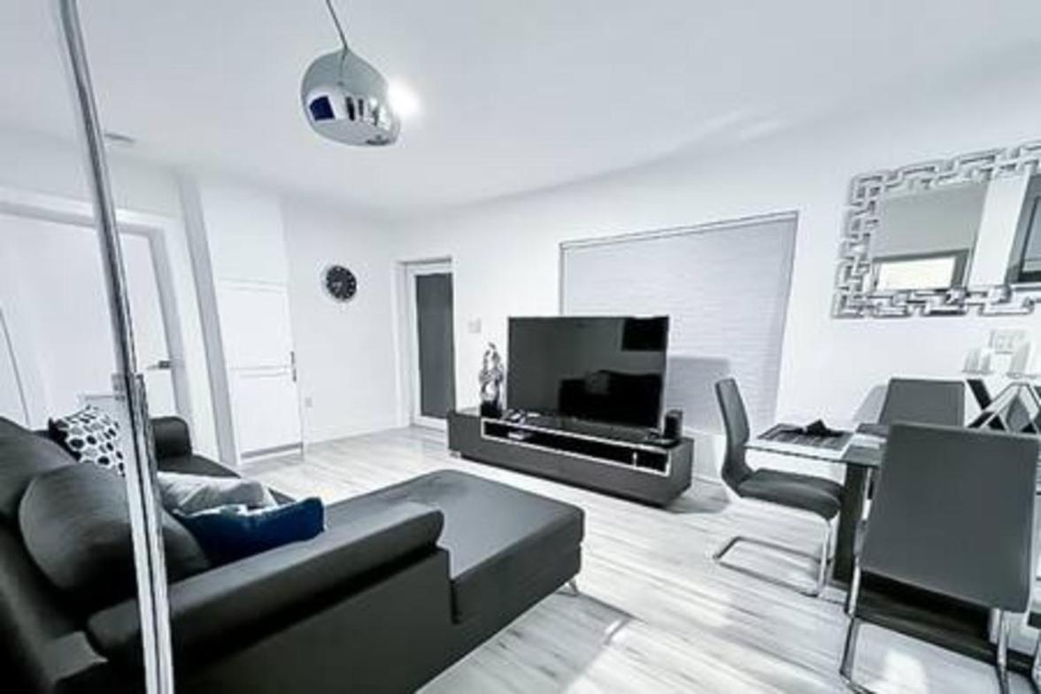 Modern Lux 3br 2ba With Heated Pool *