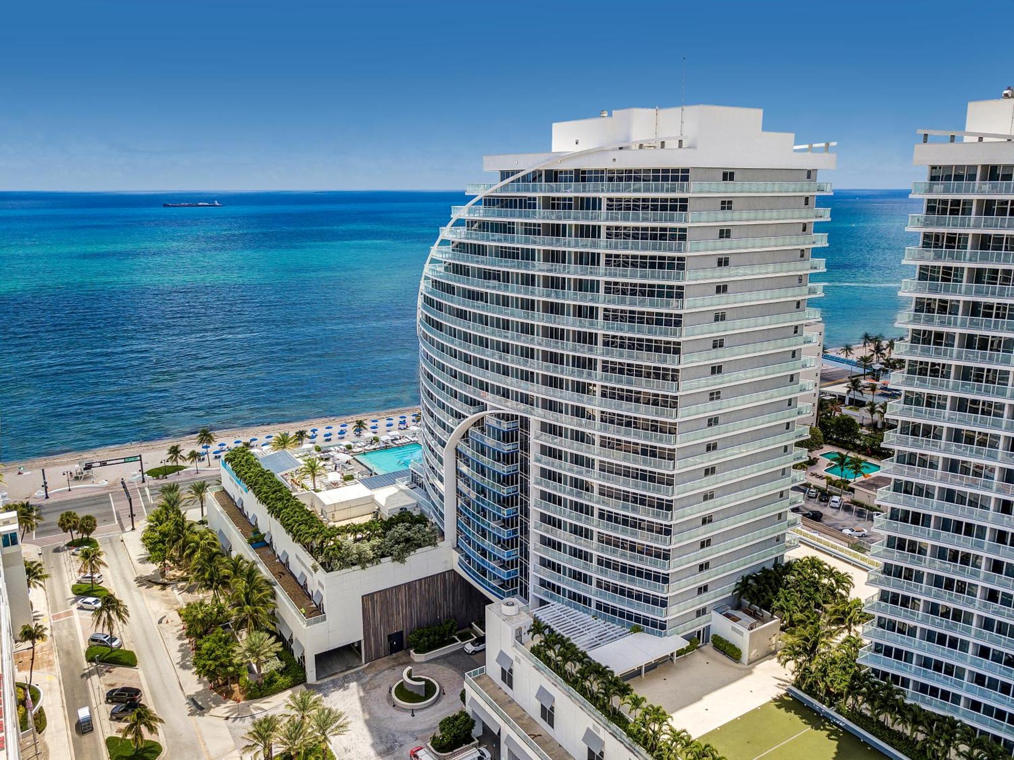 Elegant 1br Retreat With 5 Star Amenities And Stunning Views Apartment *
