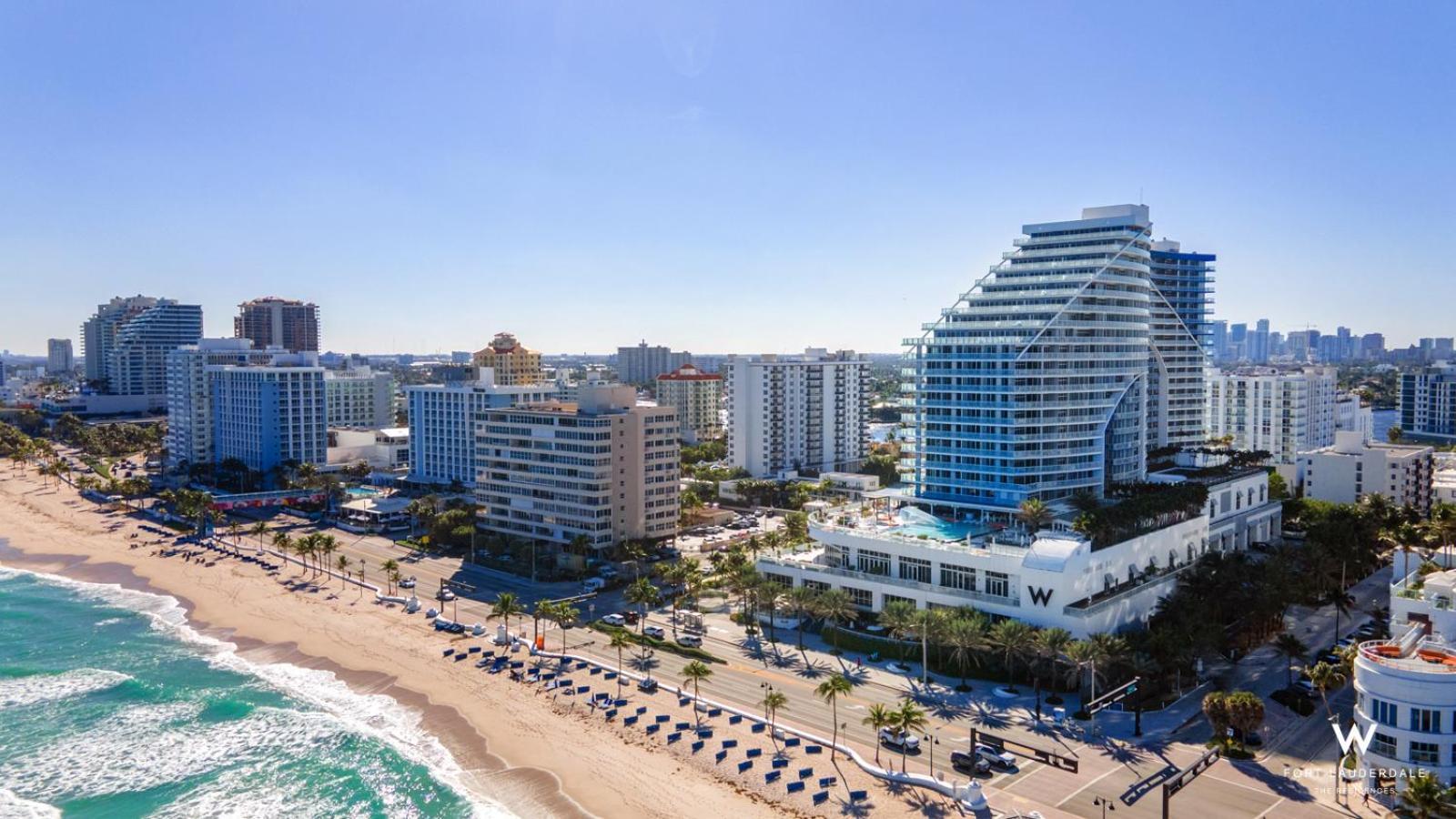 Elegant 1br Retreat With 5 Star Amenities And Stunning Views Apartment
