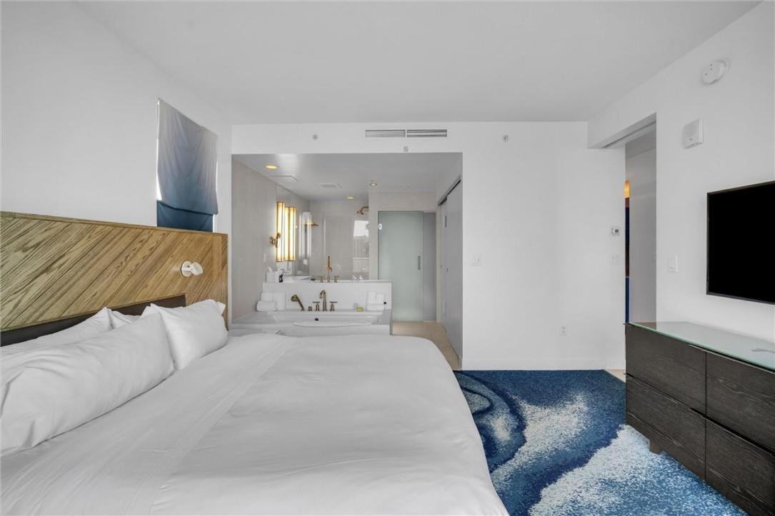 Elegant 1br Retreat With 5 Star Amenities And Stunning Views Apartment *