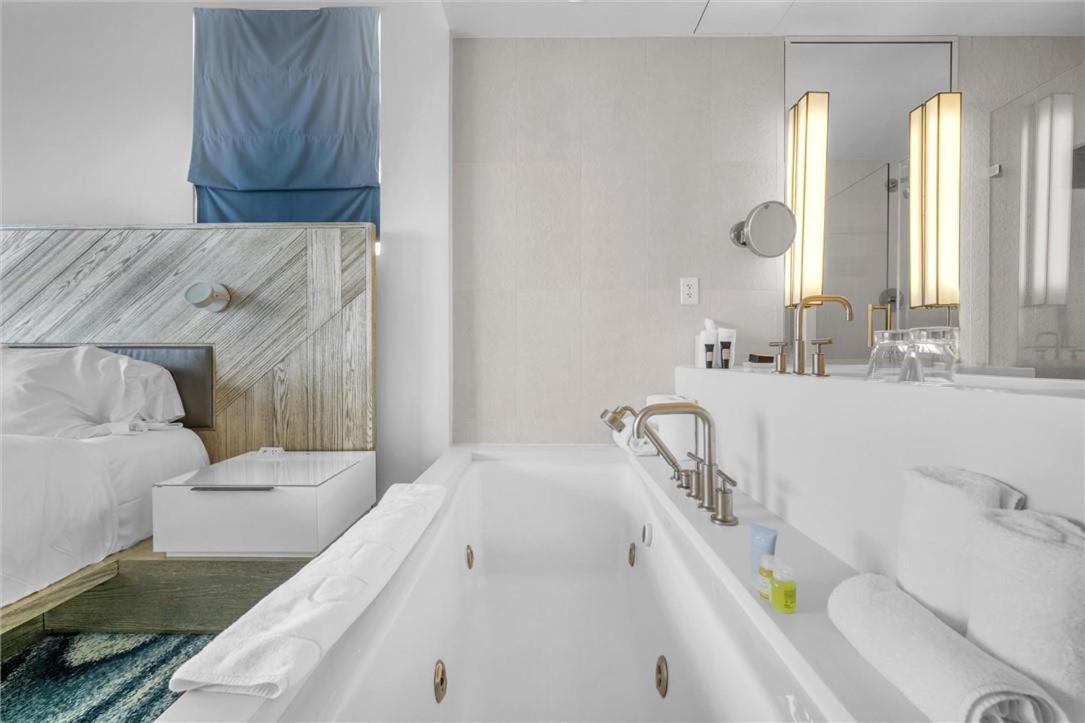 Elegant 1br Retreat With 5 Star Amenities And Stunning Views Fort Lauderdale