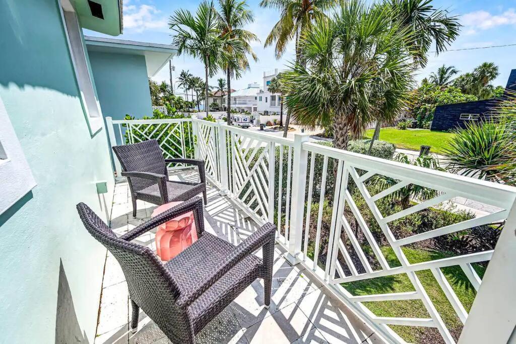 Holiday home Steps To Beach, Pool, Backyard Oasis, Game