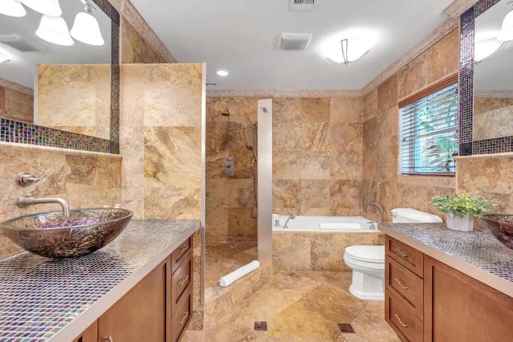 Steps To Beach, Pool, Backyard Oasis, Game Fort Lauderdale