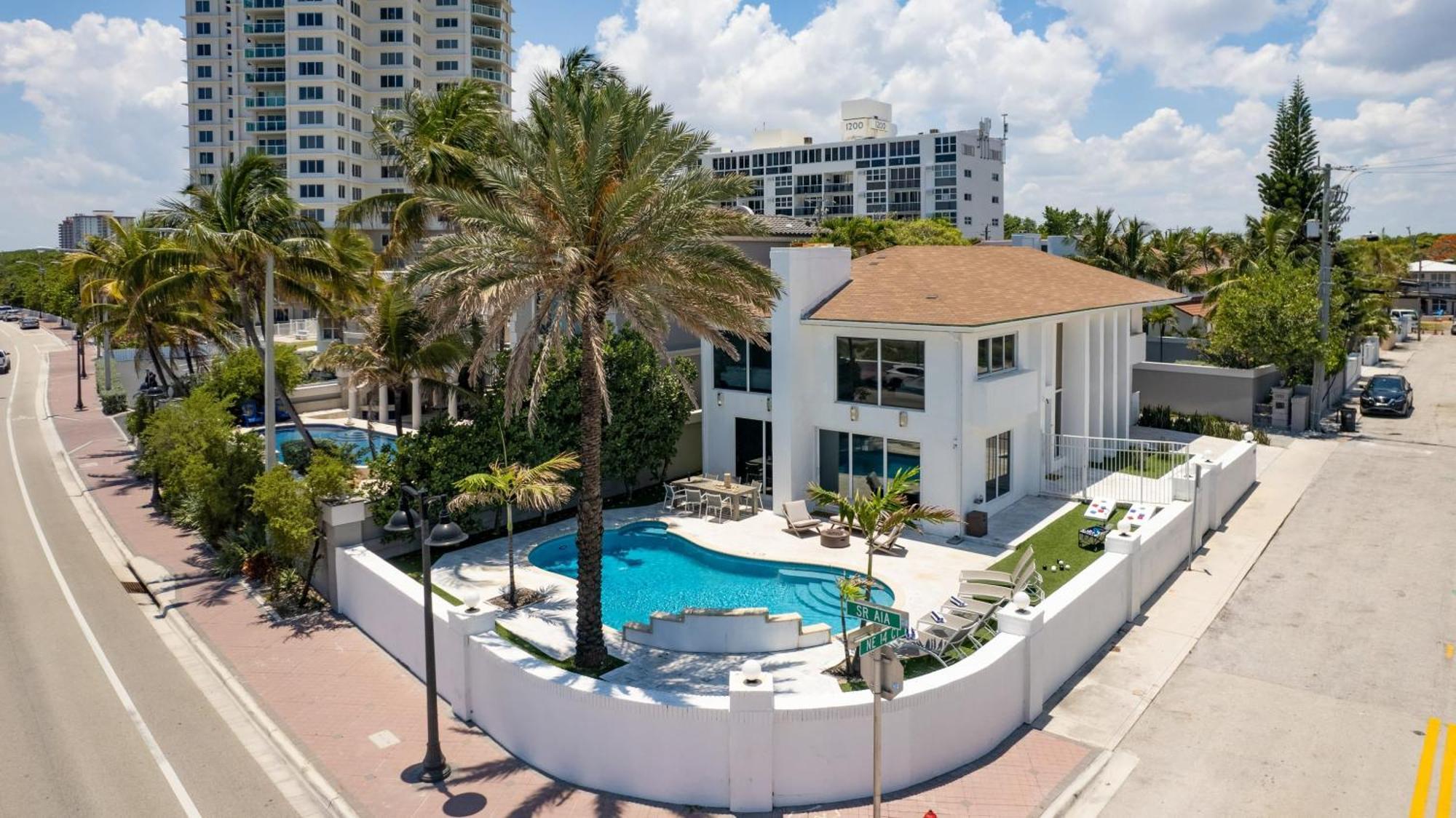 Sea Breeze By Avantstay Across From Lauderdale Pool Out Door Dining Fire Pit Holiday home