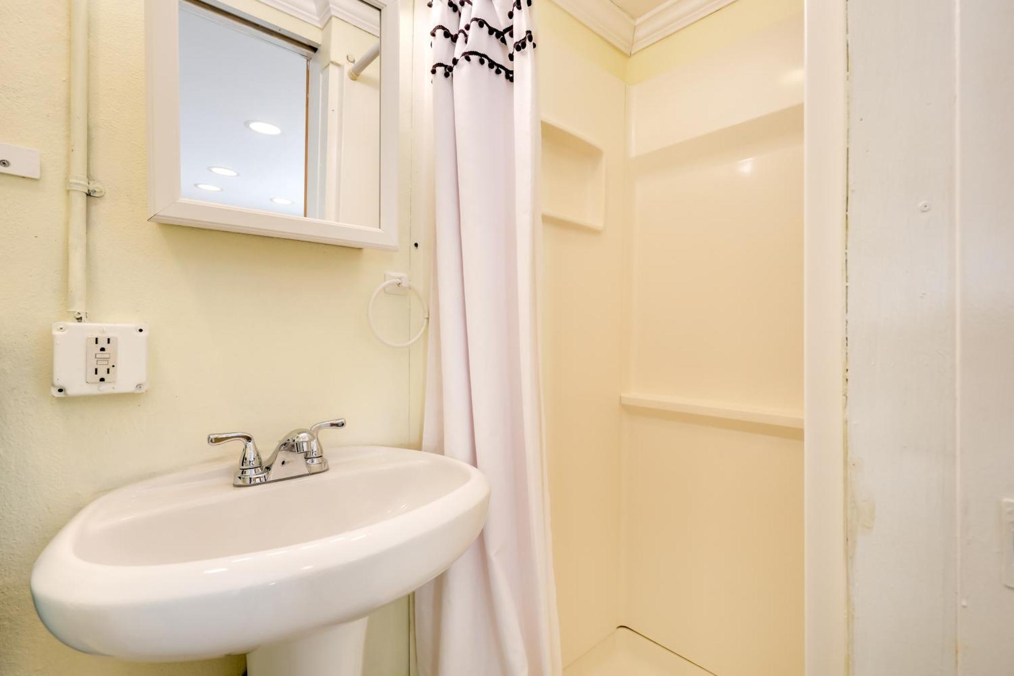 Apartment 2 Mi To Dtwn Lauderdale With Perks! *
