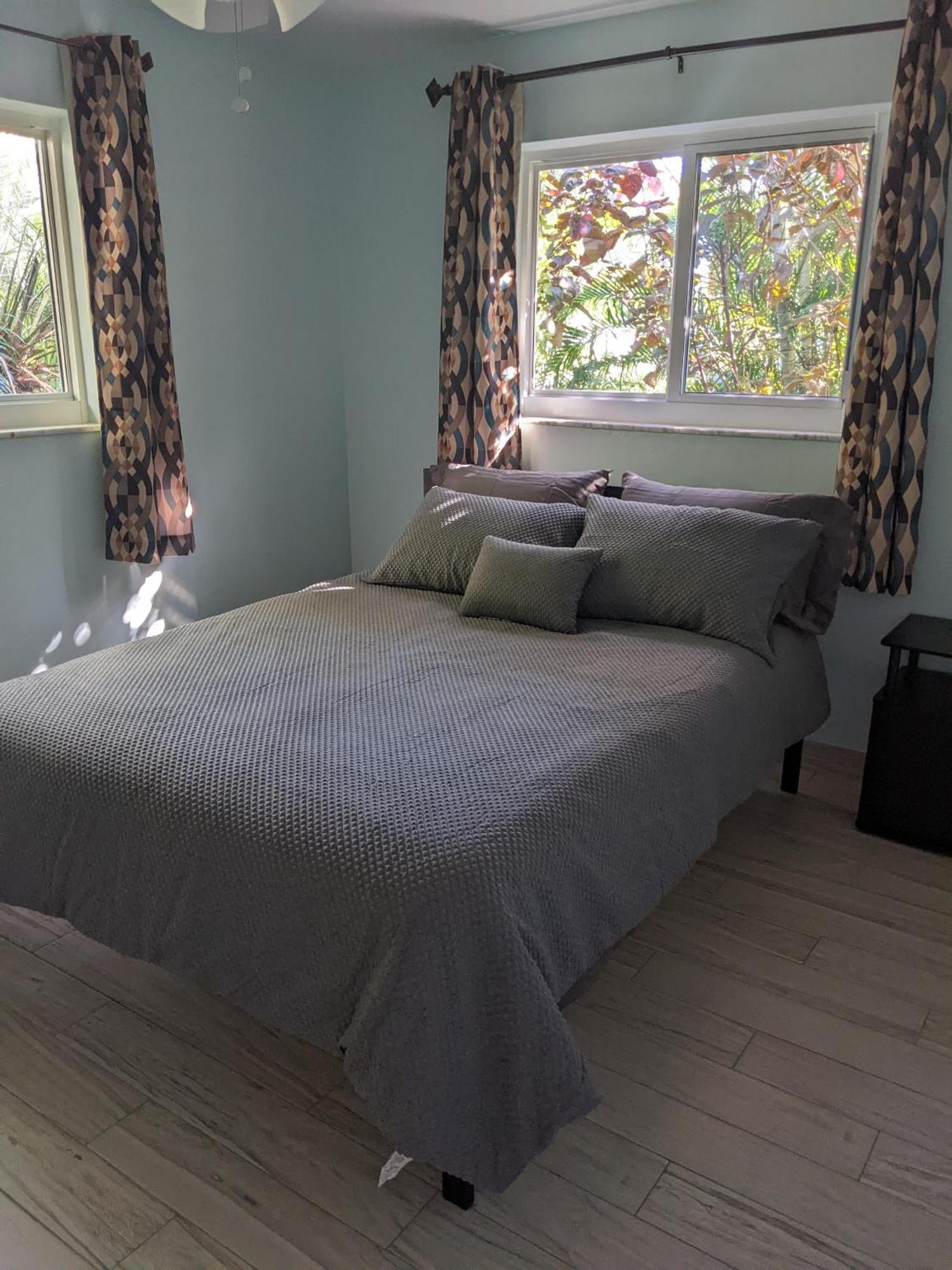 Holiday home Lovely 3-bd, Walk To Bars, 9 Min Drive From Beach! Heated Pool. Fort Lauderdale