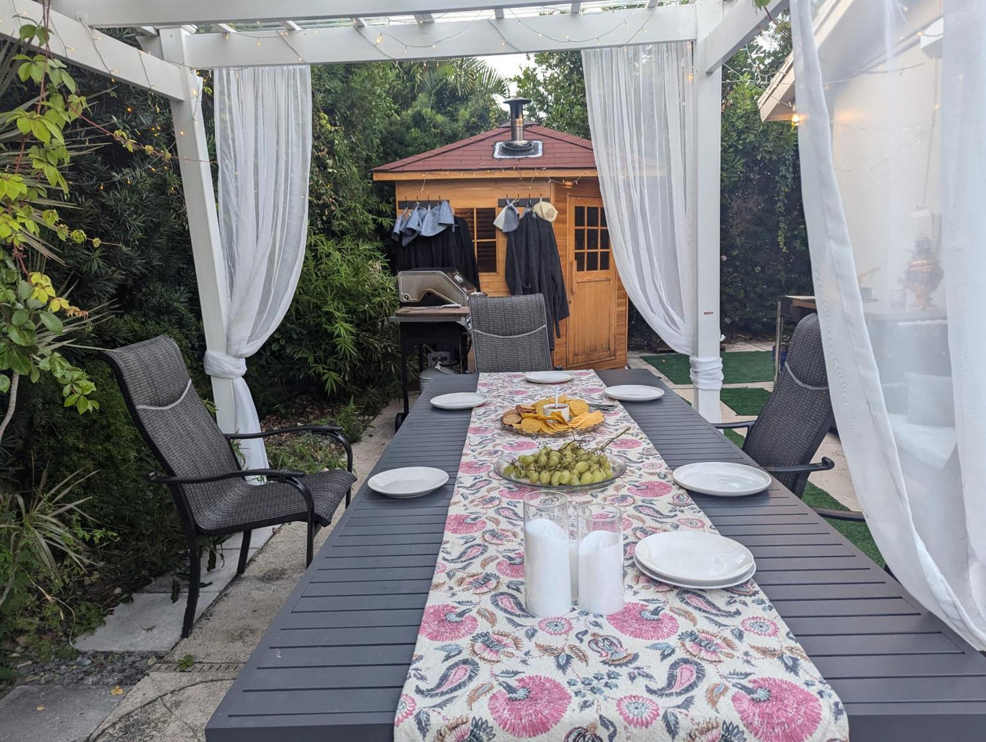 Holiday home Lovely 3-bd, Walk To Bars, 9 Min Drive From Beach! Heated Pool. Fort Lauderdale
