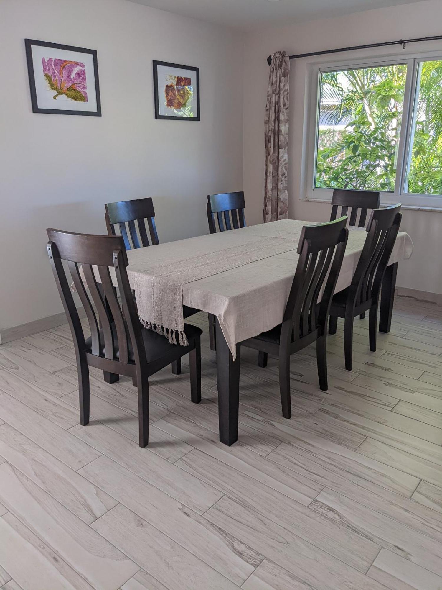 Lovely 3-bd, Walk To Bars, 9 Min Drive From Beach! Heated Pool. Fort Lauderdale