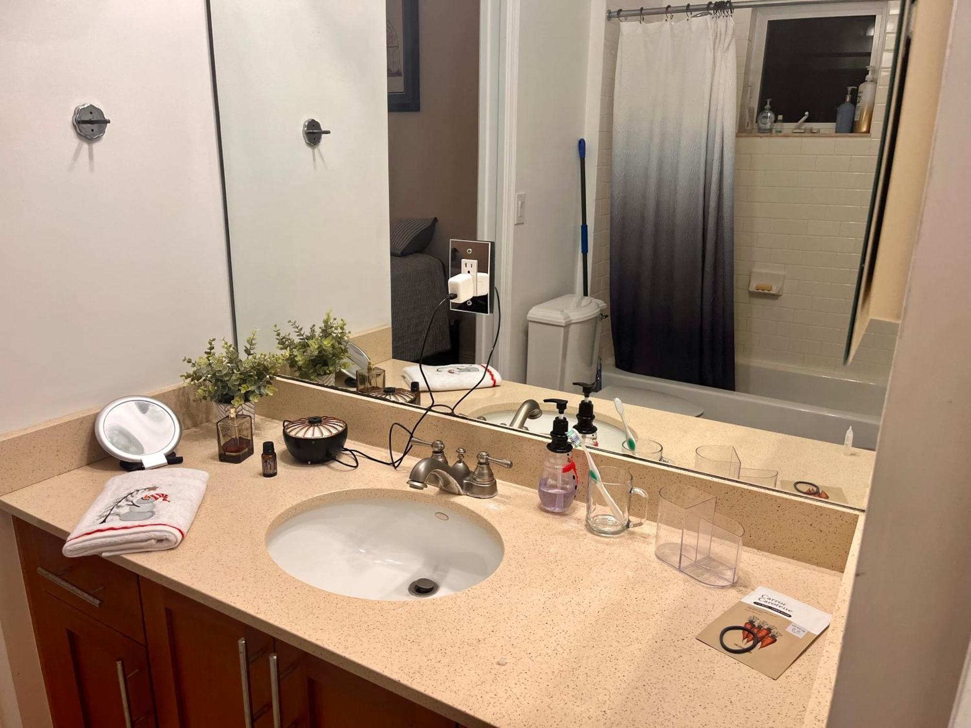 Two Private With Private Bathroom In Shared House
