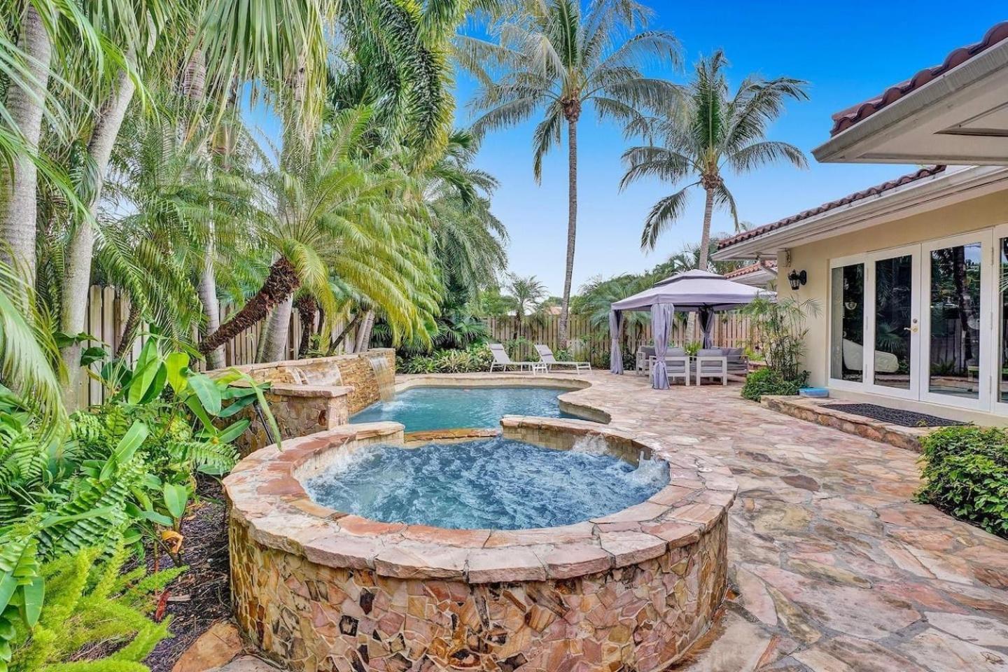 Coral Ridge Getaway By Avantstay Pool Hot Tub Billiards 5mins To Holiday home